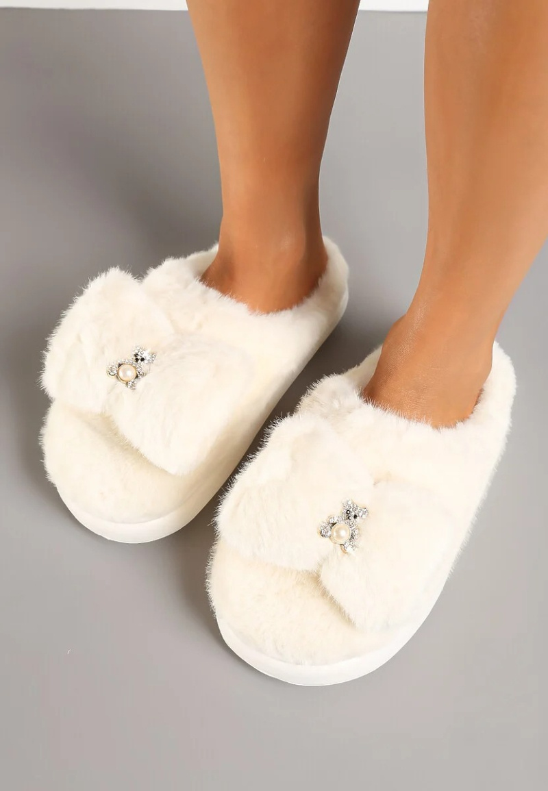 Grossiste Mulanka - Chaussons doublées en peluche de fourrure