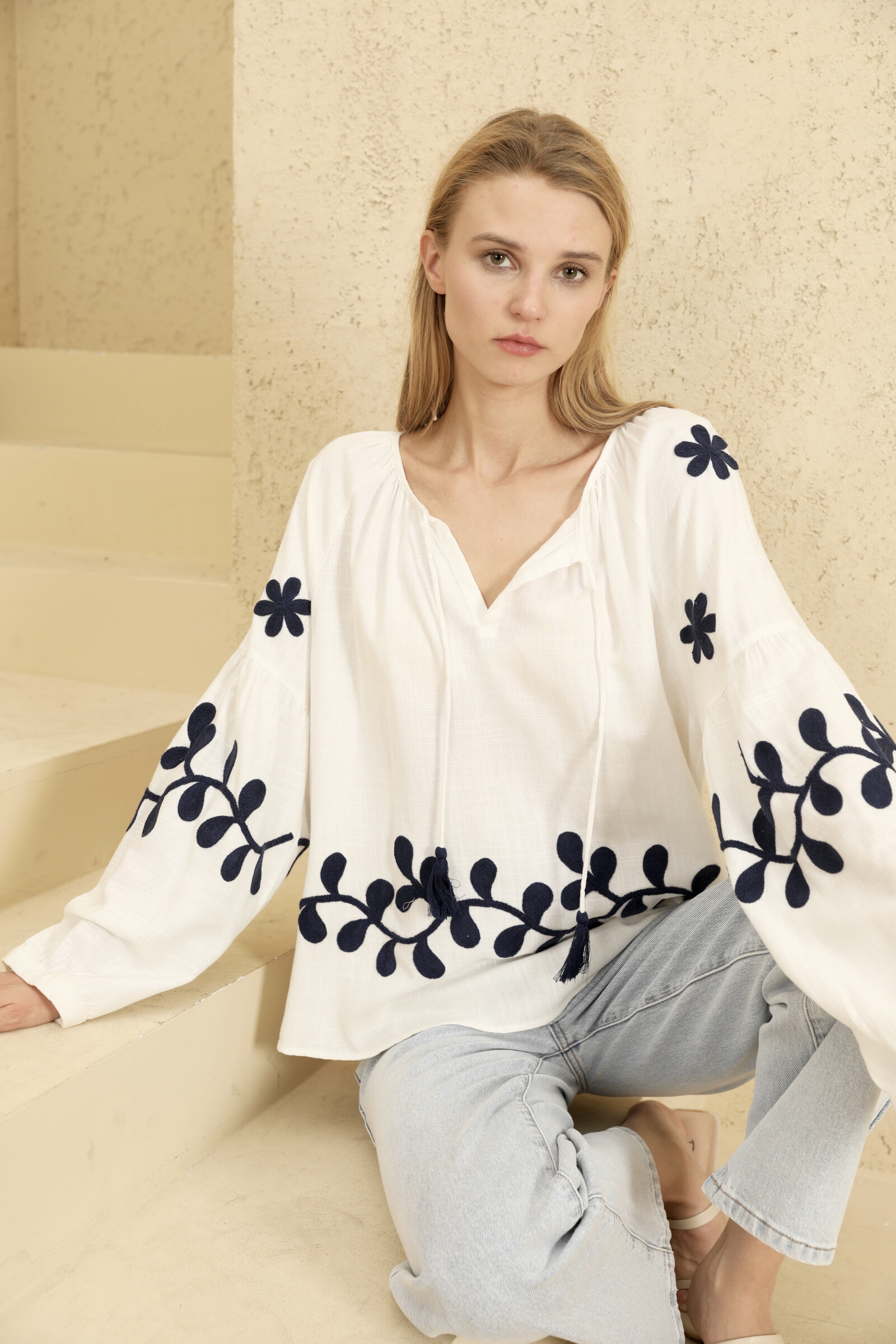 Wholesaler MUSY MUSE - Embroidered blouse