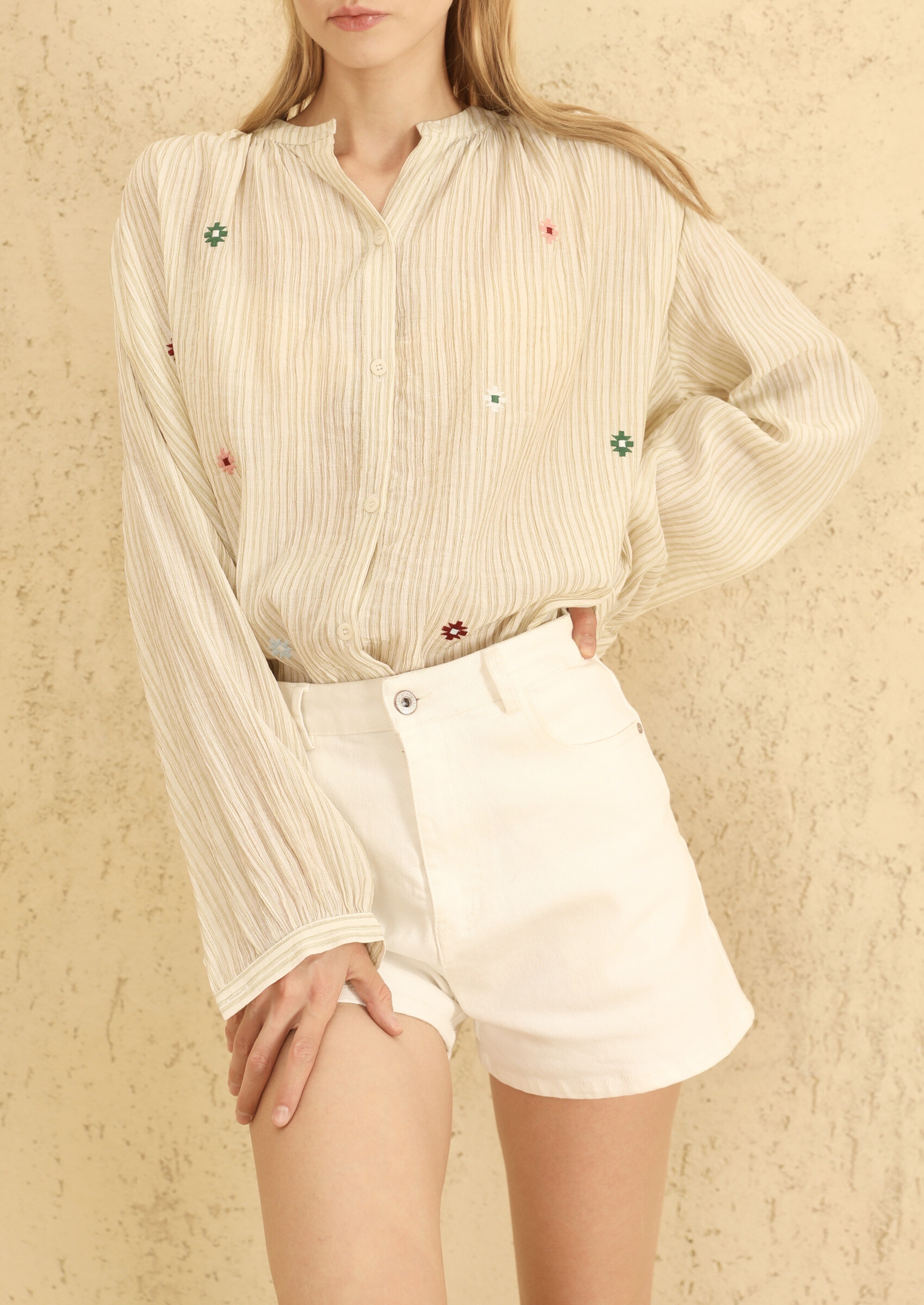 Wholesaler MUSY MUSE - Small flower embroidered blouse