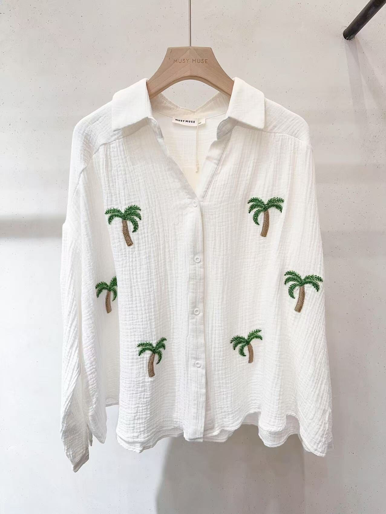 Wholesaler MUSY MUSE - Palm embroidered shirt
