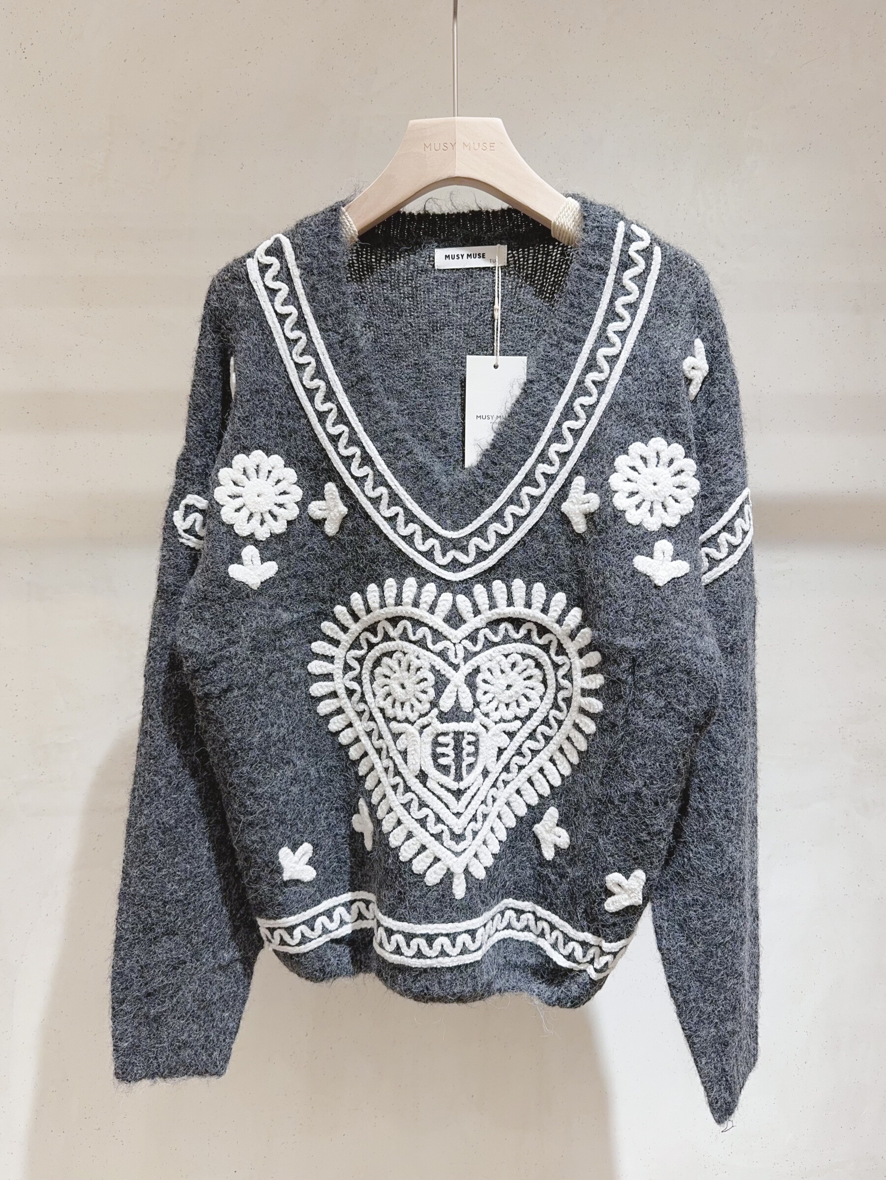 Wholesaler MUSY MUSE - Embroidered sweater