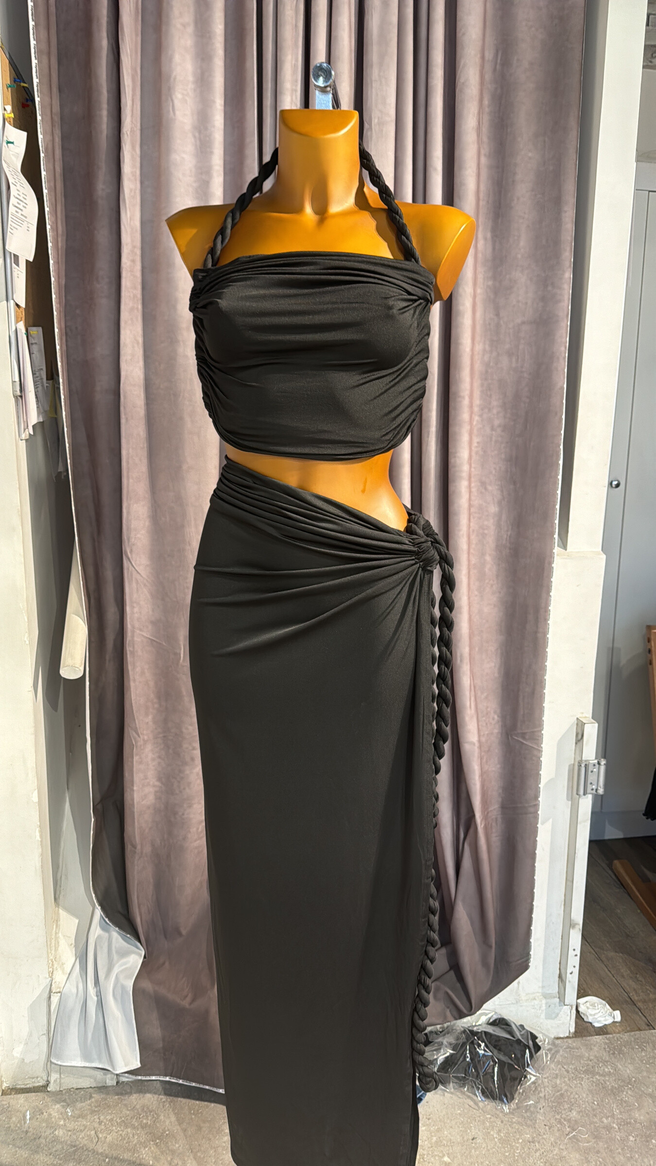 Wholesaler MW Studio - CROP TOP TO TOP AND PAREO skirt