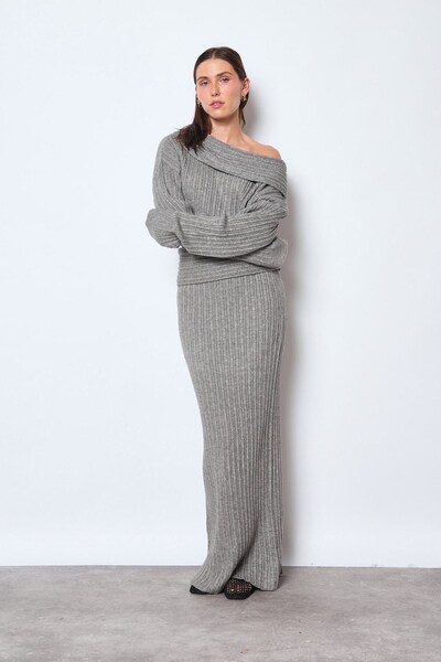 Grossiste MW Studio - ENSEMBLE PULL ET JUPE TRICOT Grossiste MW Studio - ENSEMBLE PULL ET JUPE TRICOT