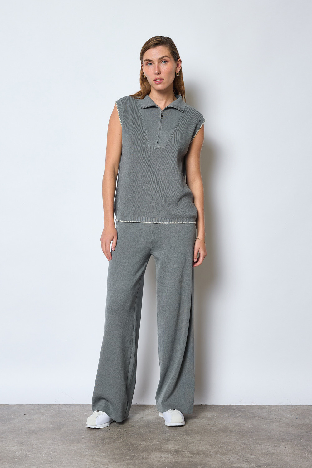 Grossista MW Studio - COMPLETO MAGLIONE E PANTALONI SENZA MANICHE
