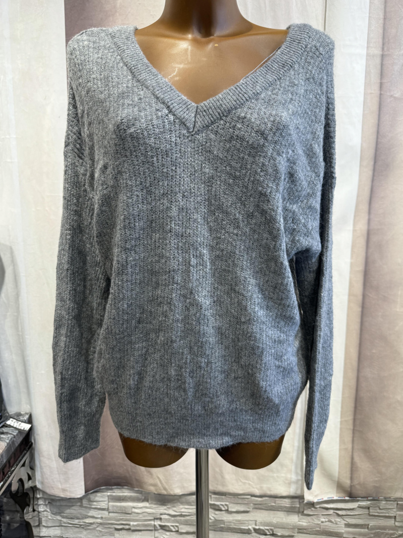 Wholesaler MW Studio - v-neck sweater