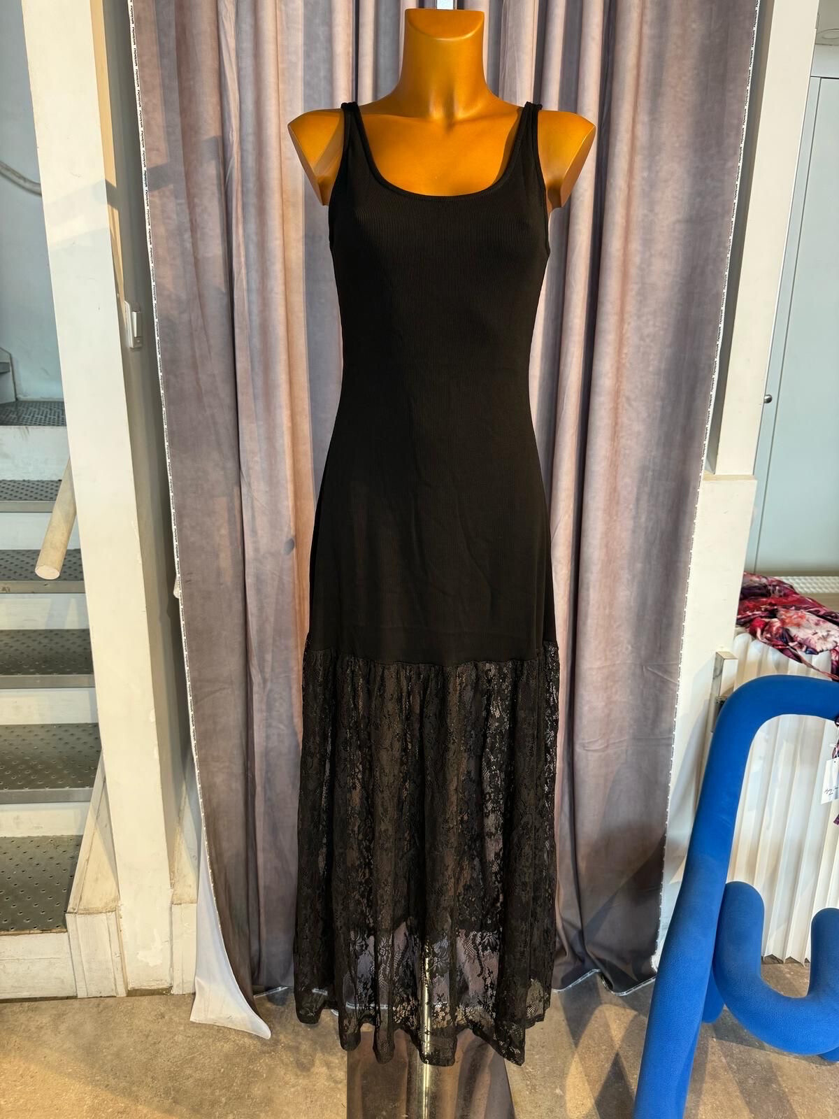 Großhändler MW Studio - Debardiumkleid mit Spitze