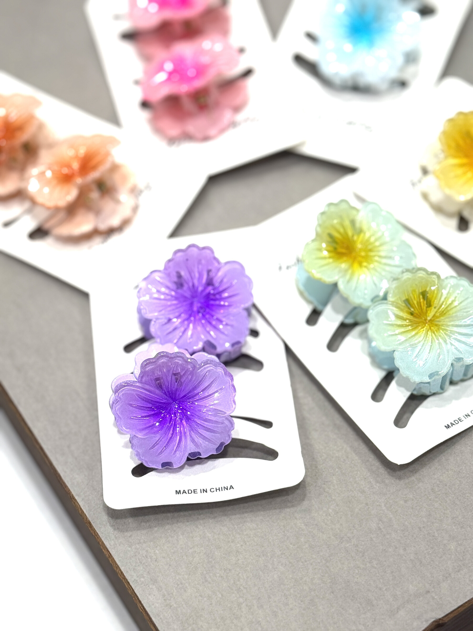 Grossiste MY ACCESSORIES PARIS - PETITE PINCE A CHEVEUX FLEUR HIBISCUS
