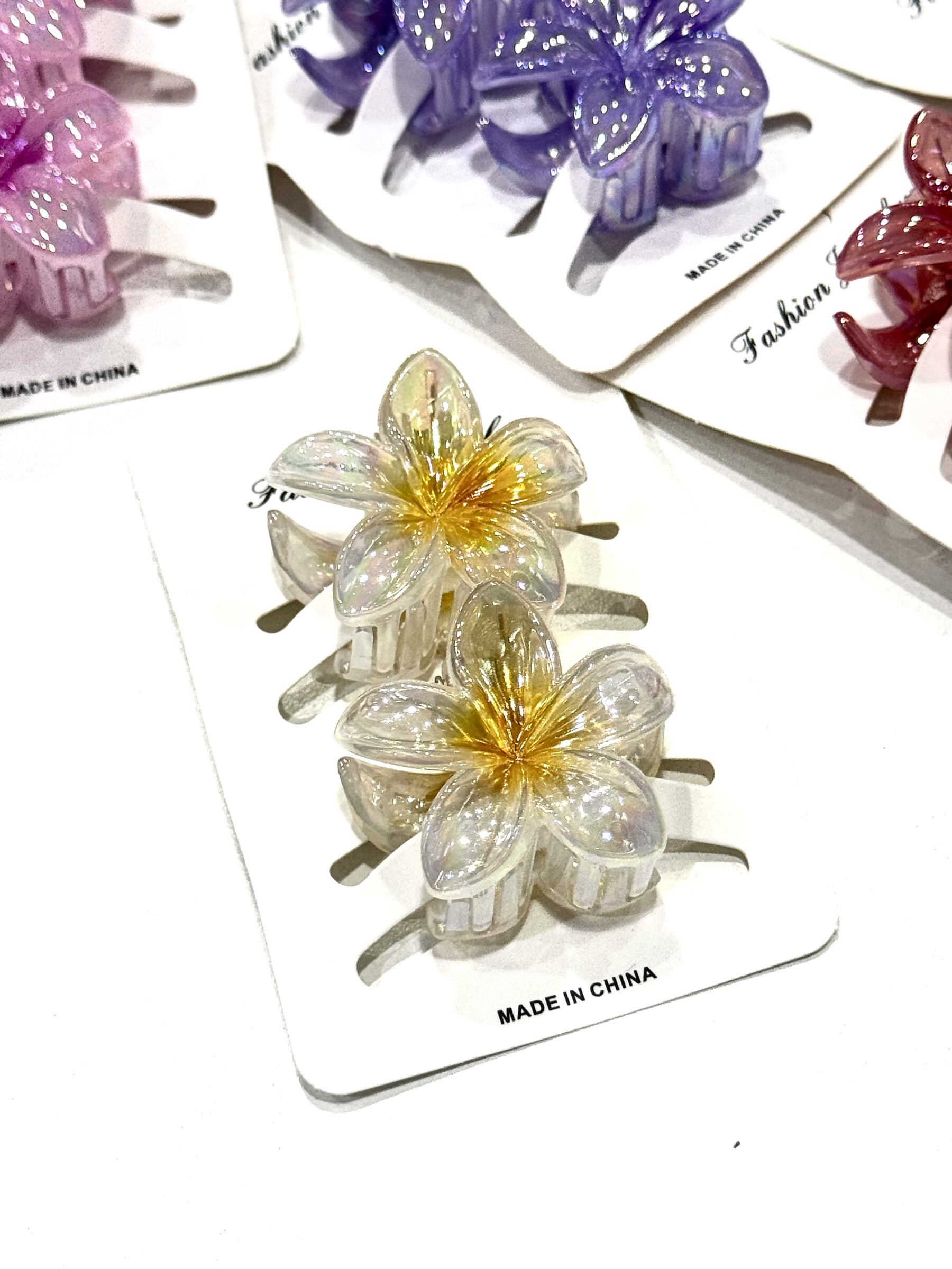 Grossiste MY ACCESSORIES PARIS - PETITE PINCE FLEUR FRANGIPANE