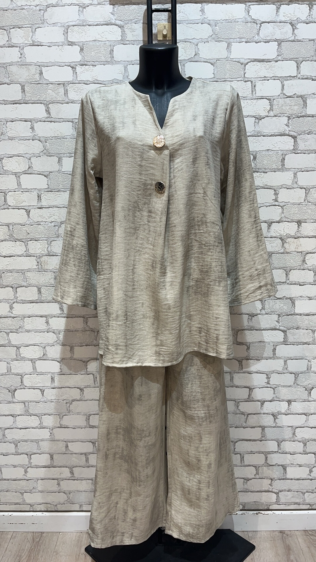 Grossista My Style - 2 bottoni dorati camicia + pantaloni
