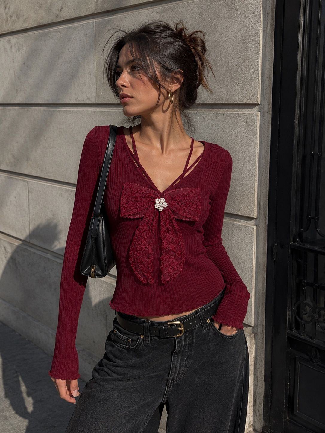 Wholesaler My Style - V-neck sweater with thin straps, adorned with a large lace bow