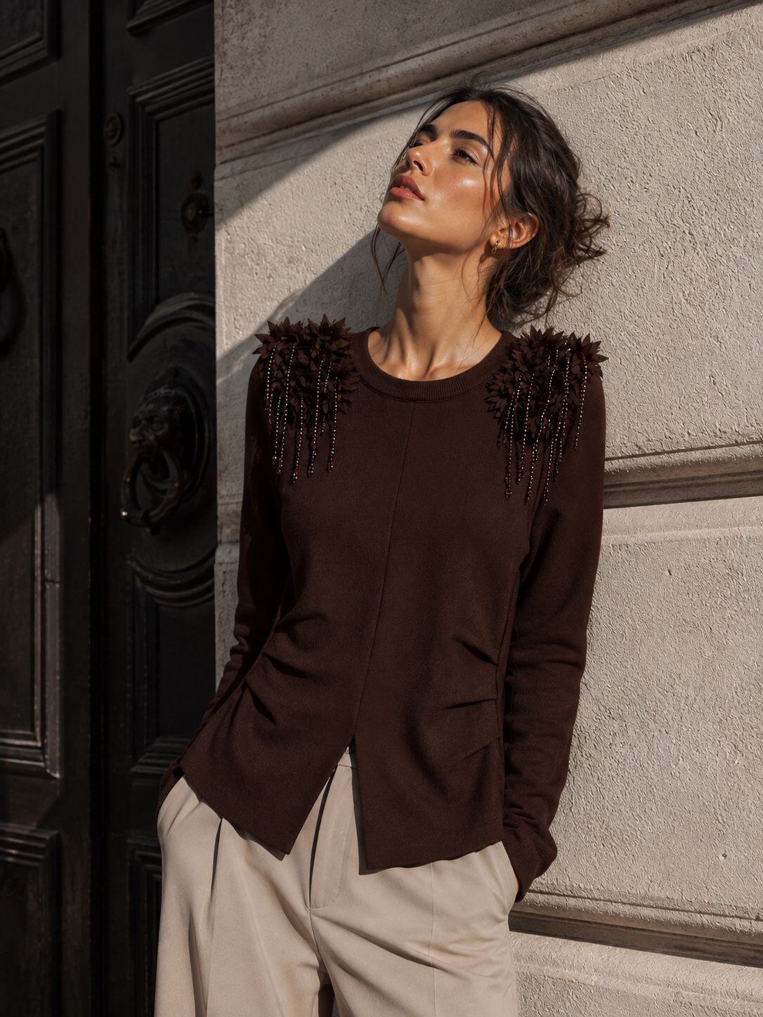 Grossista My Style - Maglione a girocollo con motivi floreali 3D sulle spalle, ornato di perle