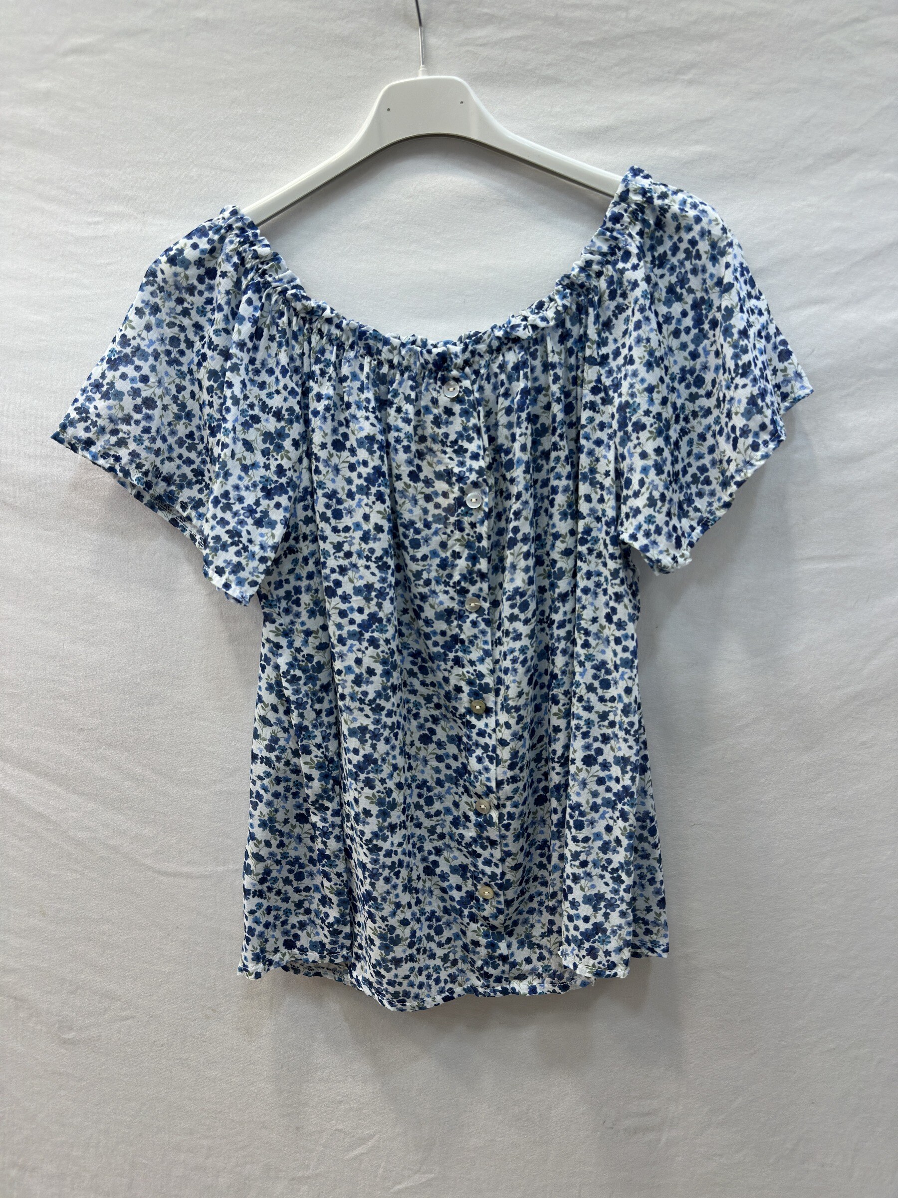 Grossista Mylee - Blusa con bottoni in voile di cotone con stampa floreale