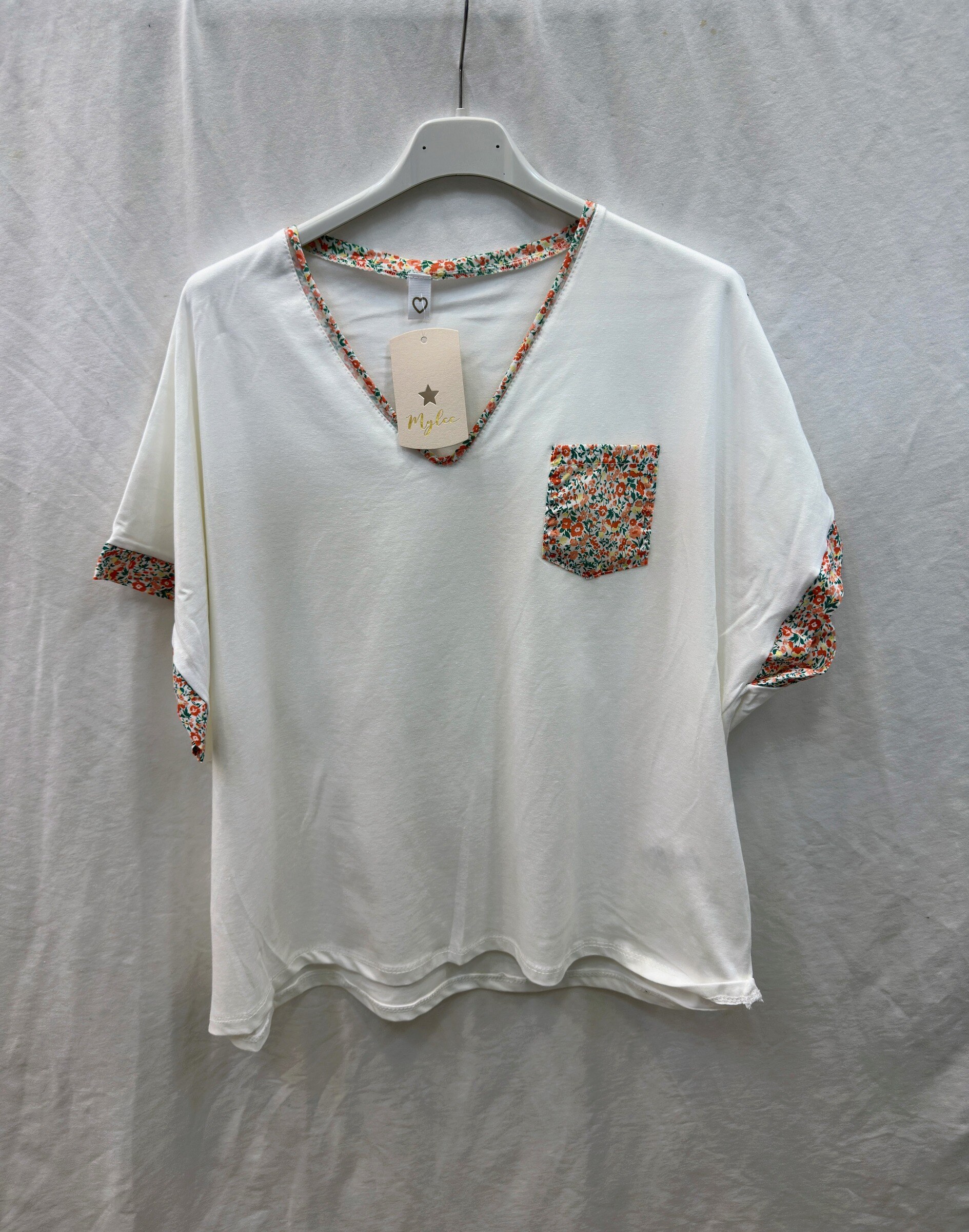 Grossista Mylee - T-shirt ampia in cotone con dettagli floreali