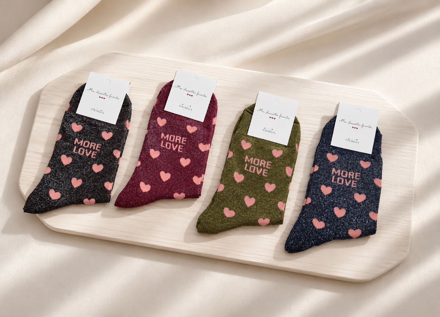 Grossiste Nacrélia - Chaussettes MORE LOVE à motif COEUR