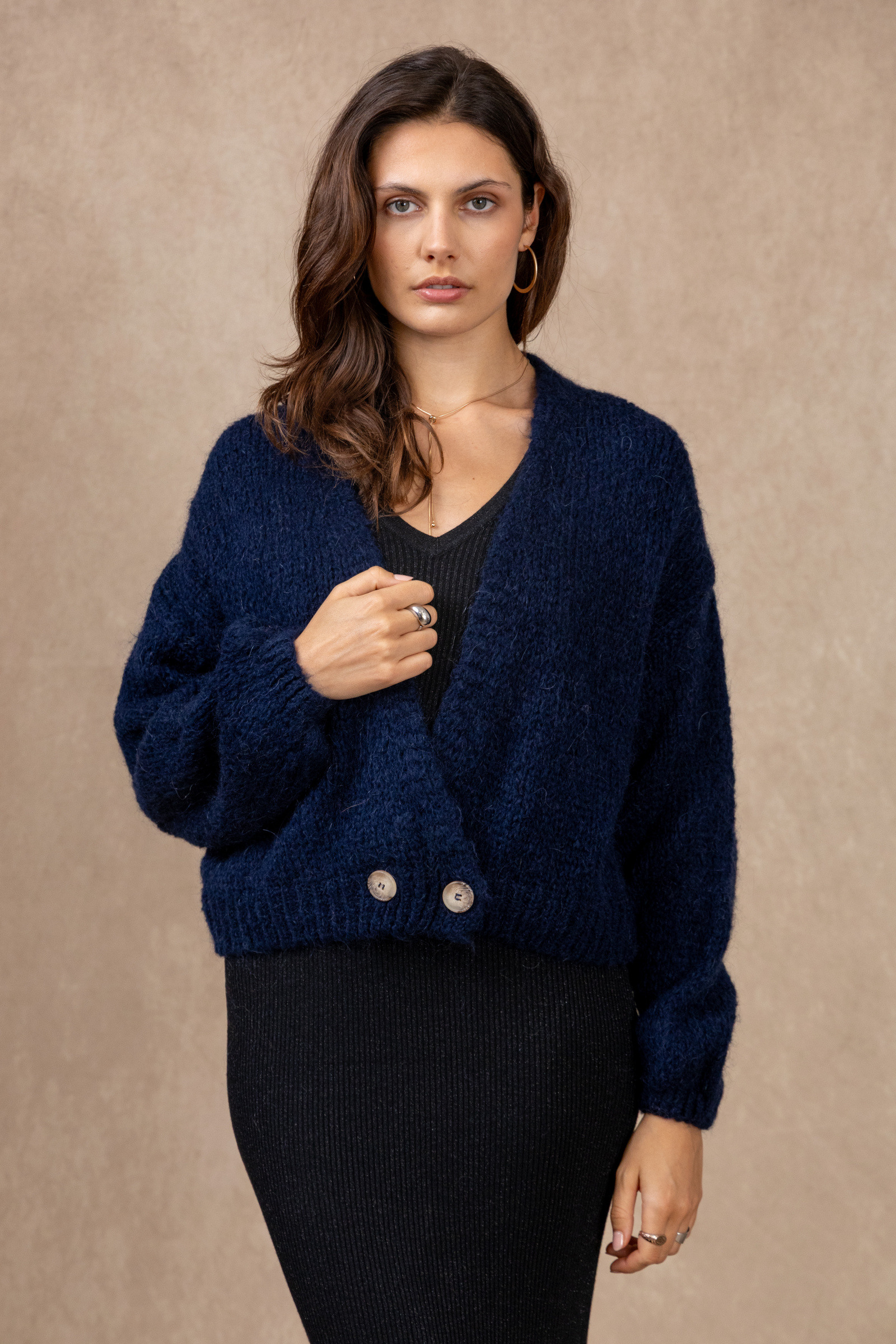 Grossiste NAÏS - Cardigan court boutonné col V croisé en mohair et laine