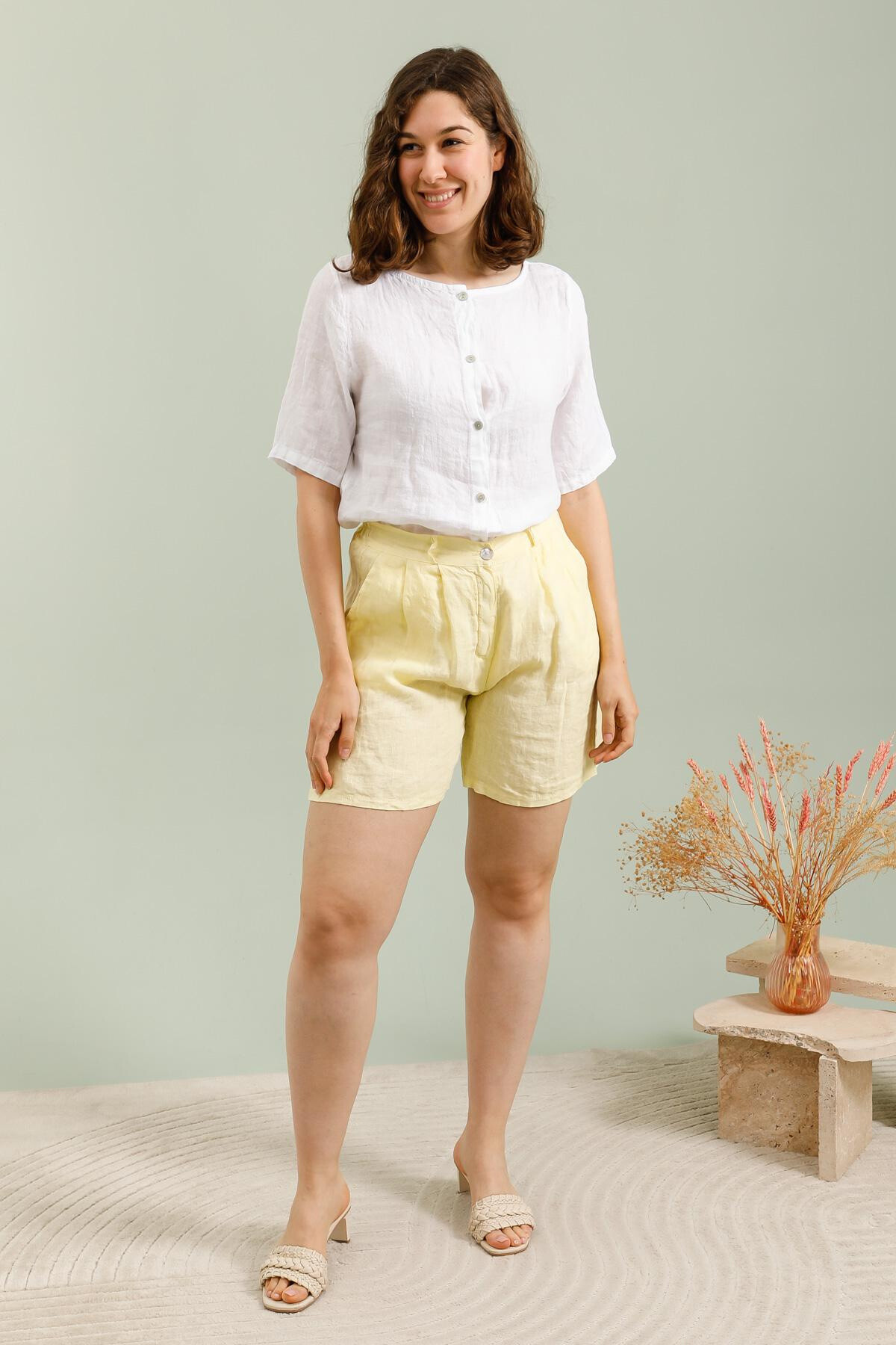 Grossiste NAÏS - Short boutonné élastiqué au dos 100% lin