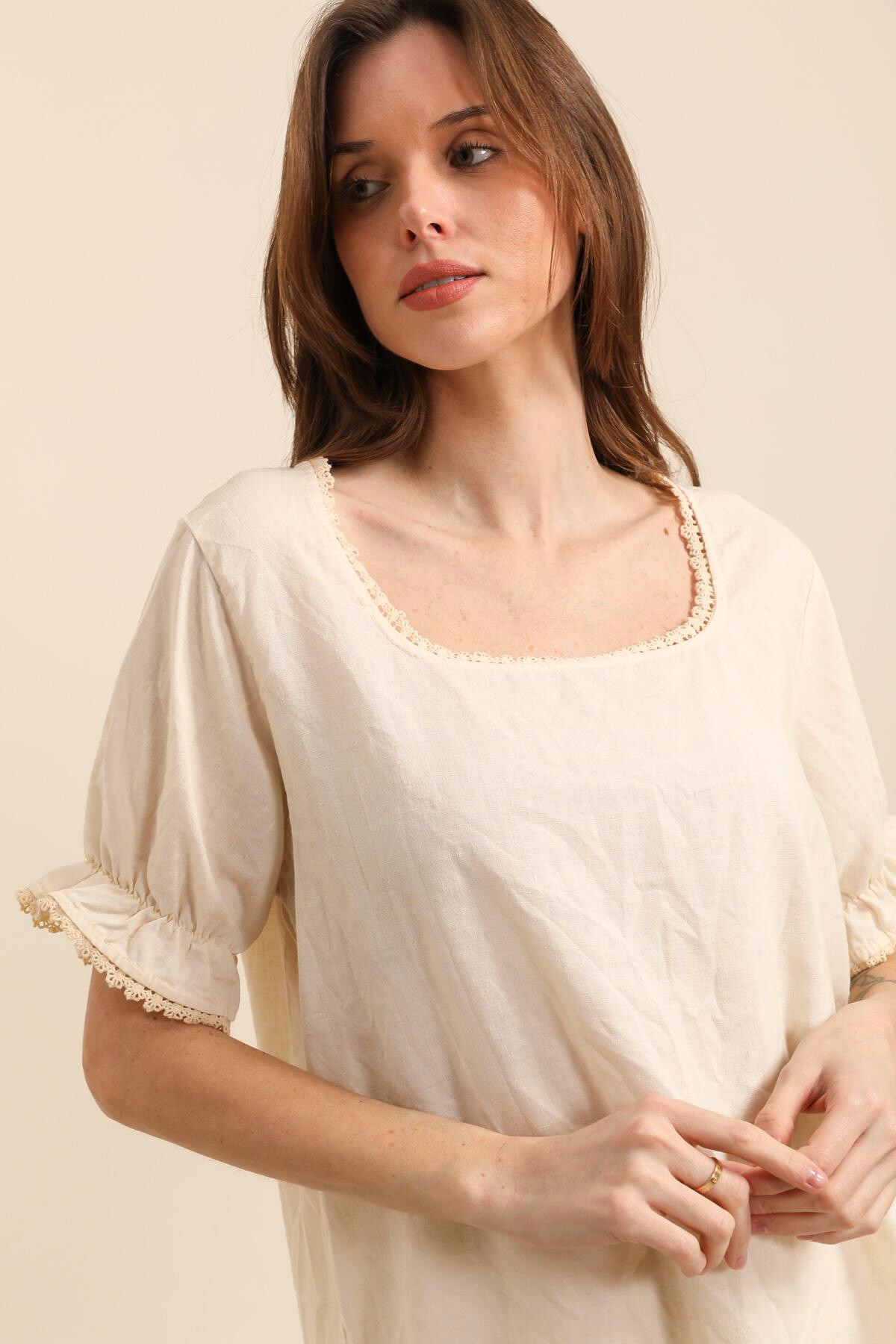 Wholesaler NAÏS - Top short sleeves with cotton and linen lace borde and linen collar