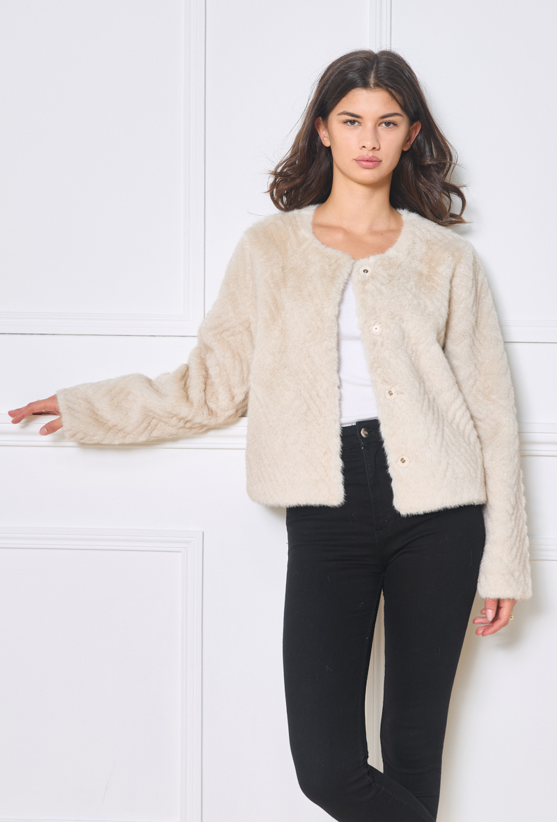 Grossista Nana Love - Cappotto di pelliccia con bordo a rombi.