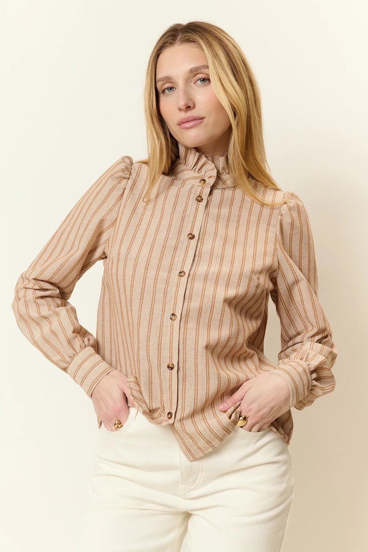 Mayorista NATHAEL - Camisa de mezcla de algodón a rayas con cuello alto fruncido