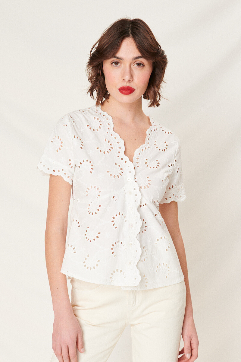 Grossista NATHAEL - Blusa di cotone ricamata con maniche corte