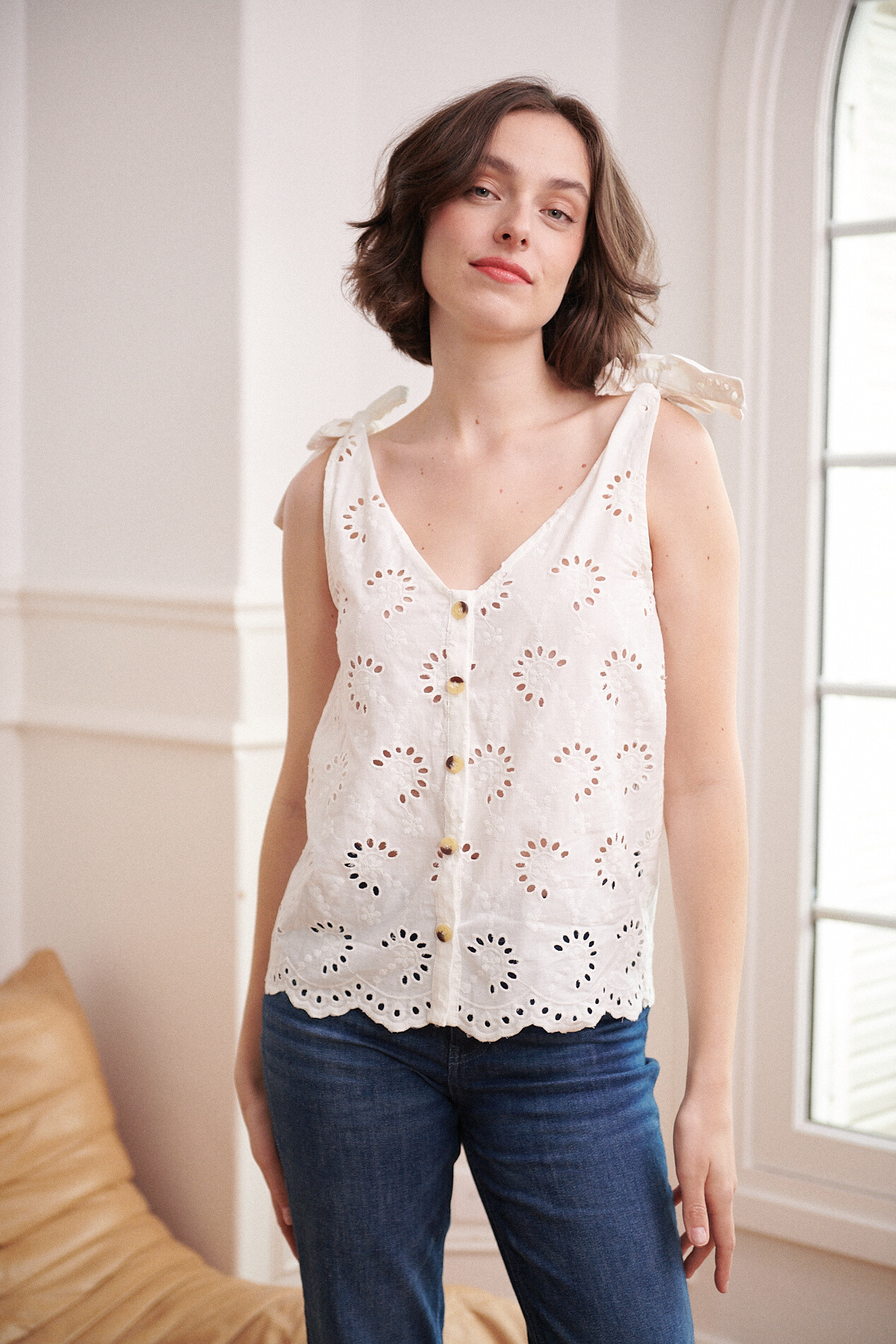 Grossiste NATHAEL - Blouse sans manches en coton brodé