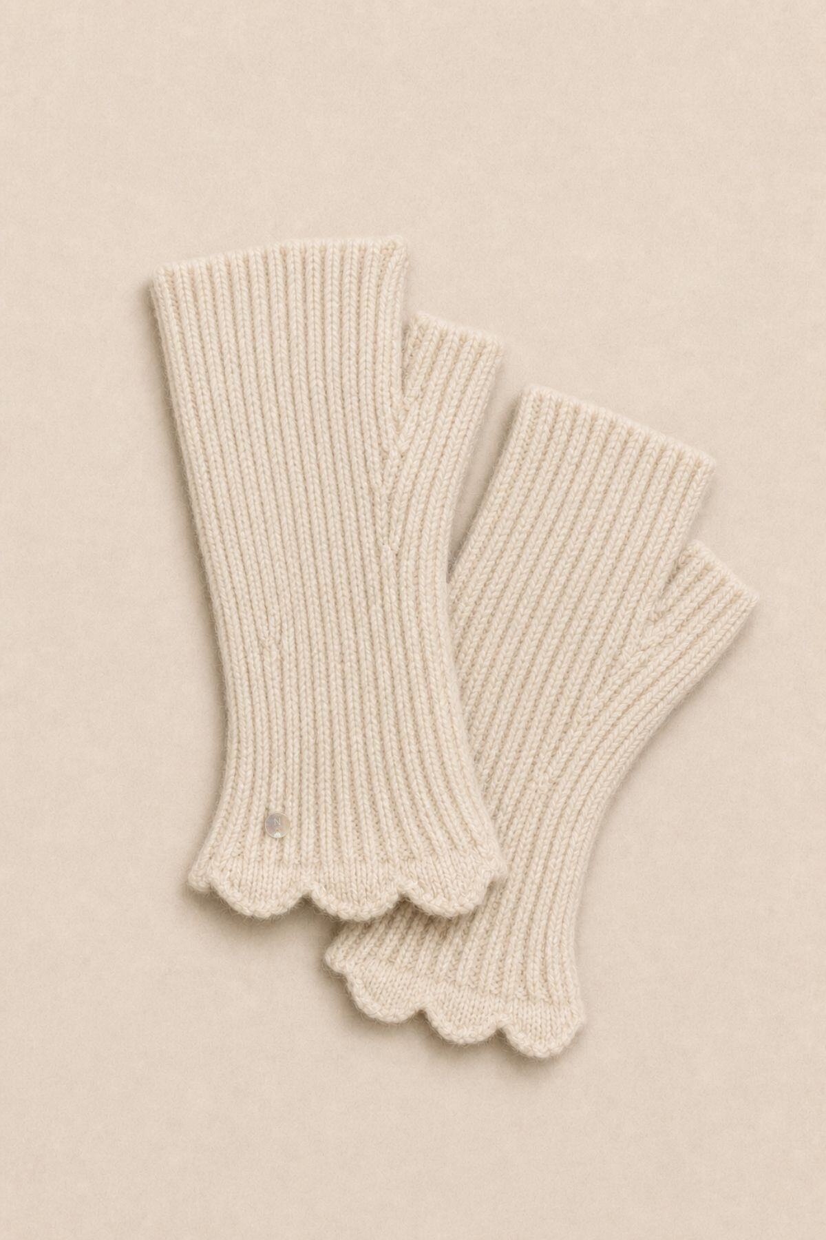 Großhändler NATHAEL - Gestrickte Fäustlinge mit gewellten Kanten