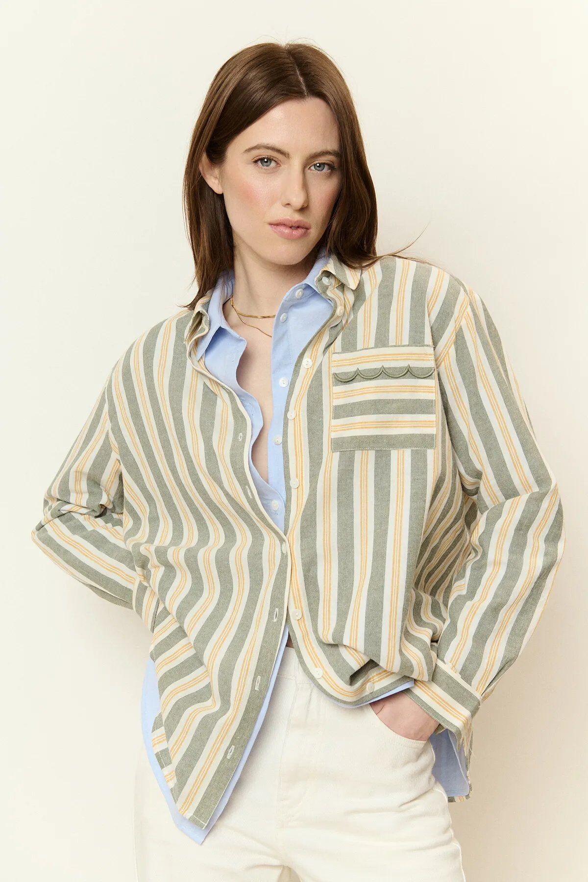 Mayorista NATHAEL - Camisa de Algodón a Rayas Oversize con Bolsillo Festoneado