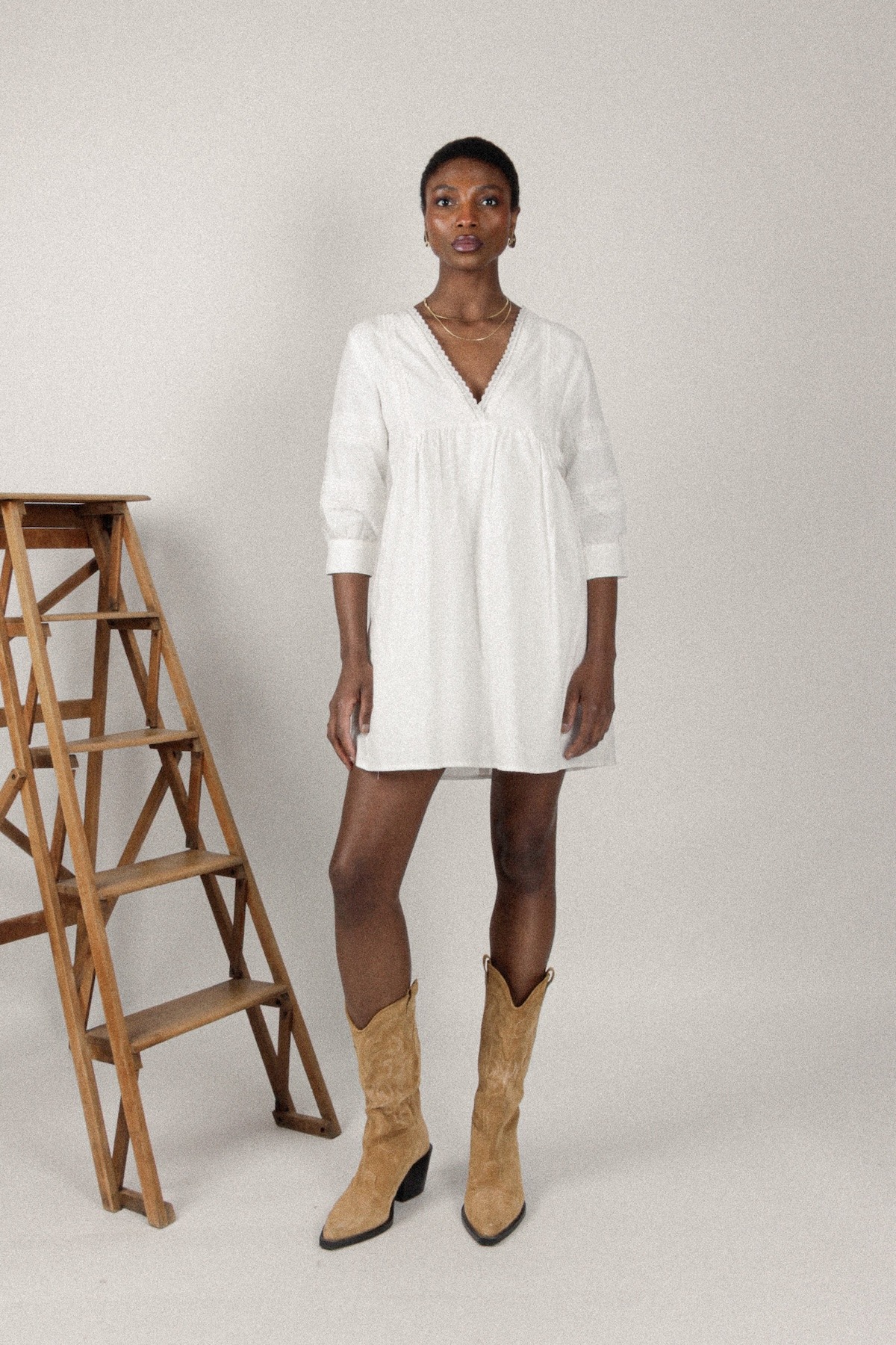 Grossiste NATHAEL - Robe courte en coton avec dentelle