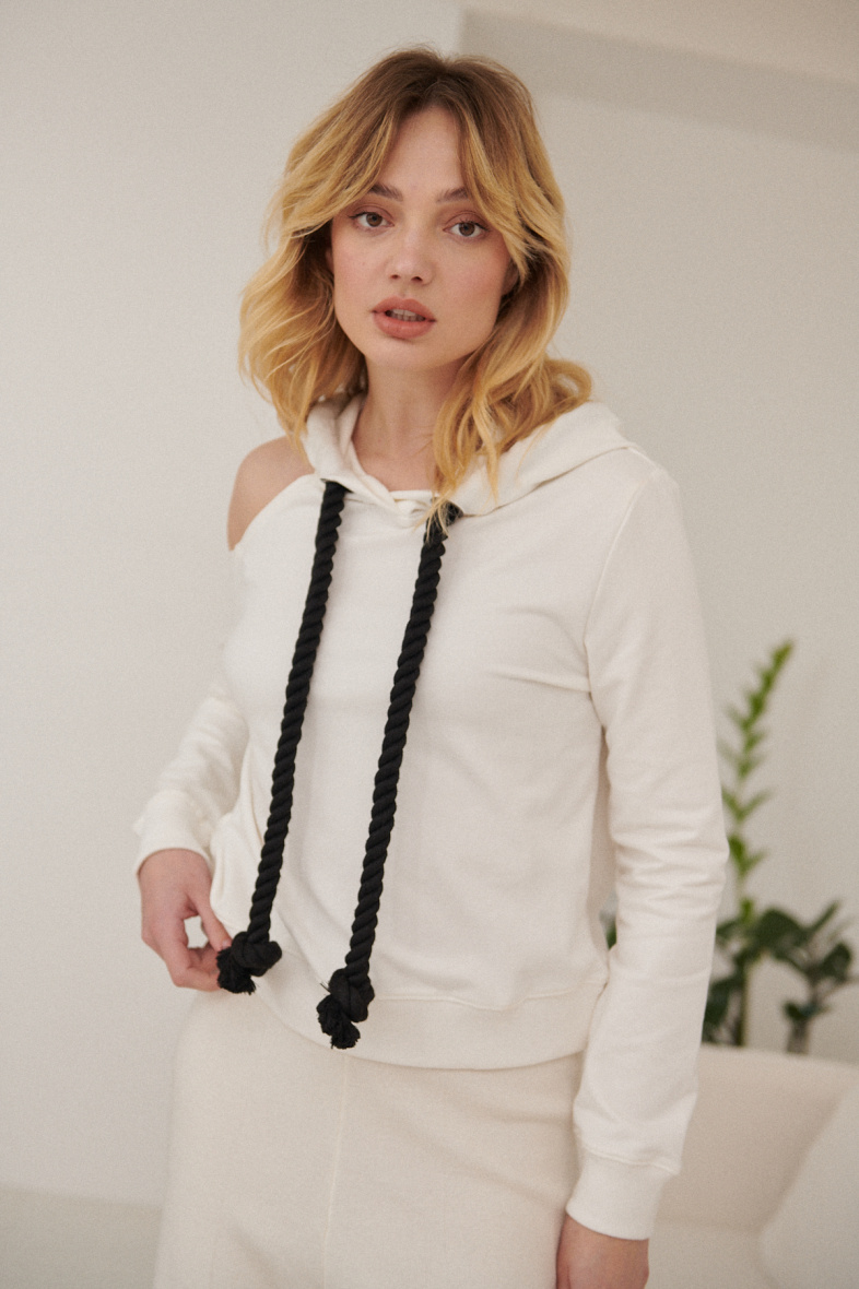Grossiste NATHAEL - Sweat asymétrique avec capuche