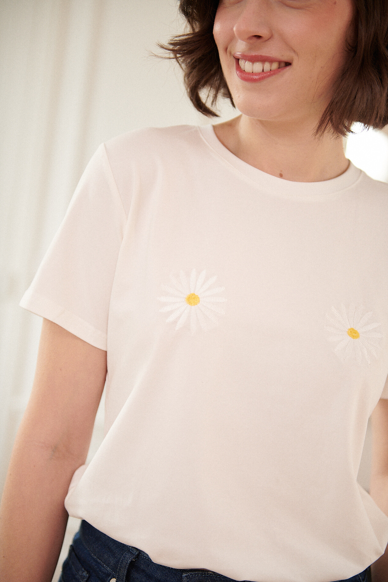 Grossista NATHAEL - T-shirt in cotone ricamato a fiori