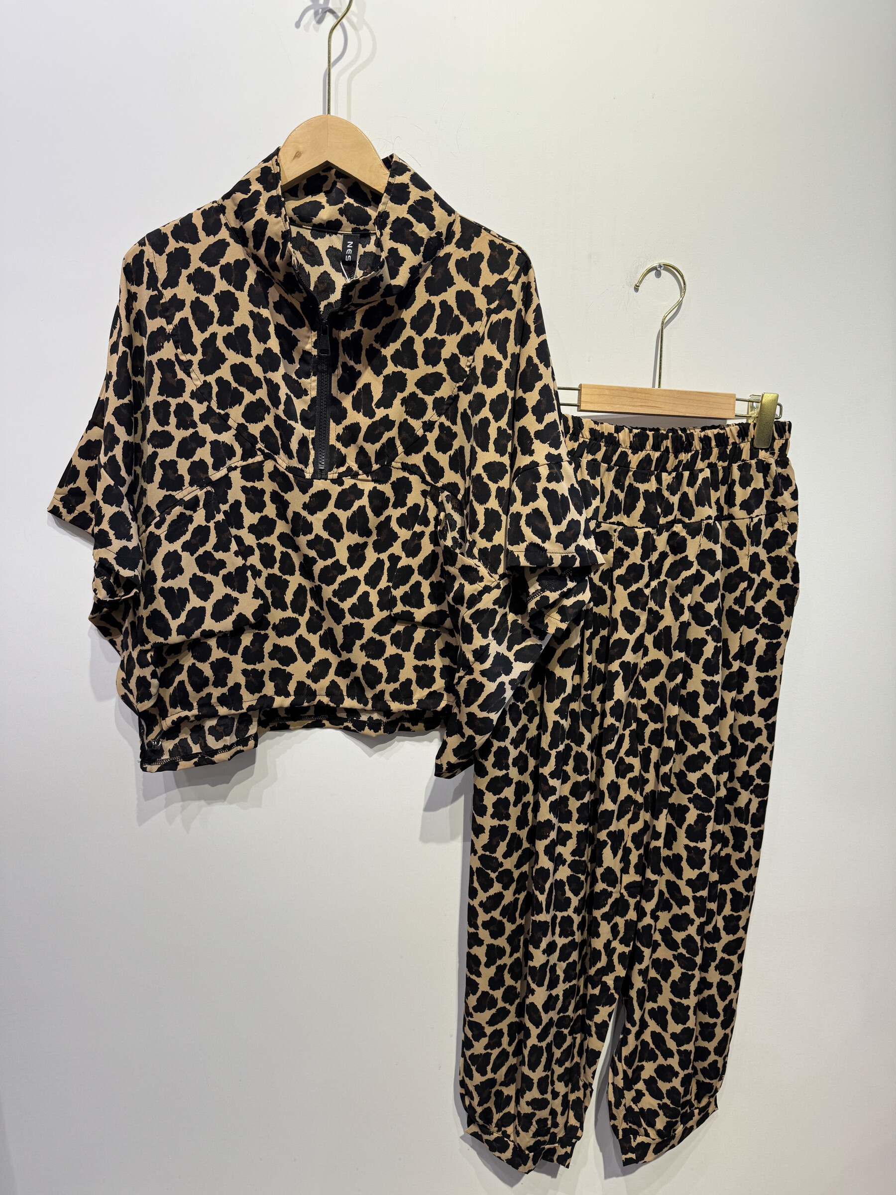 Grossiste Neslay - ENSEMBLE TUNIQUE + PANTALON LEOPARD