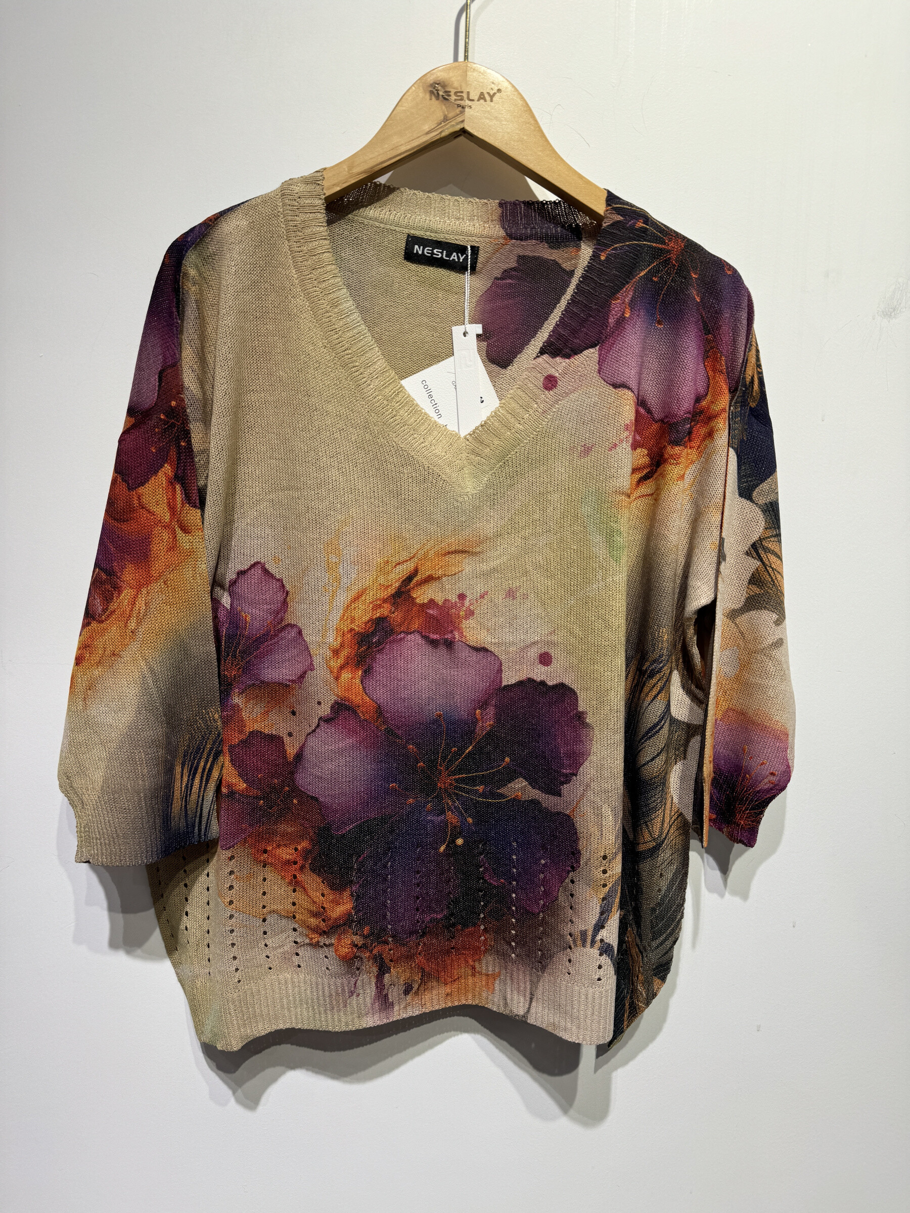Grossiste Neslay - PULL maille légère imprimé à col v
