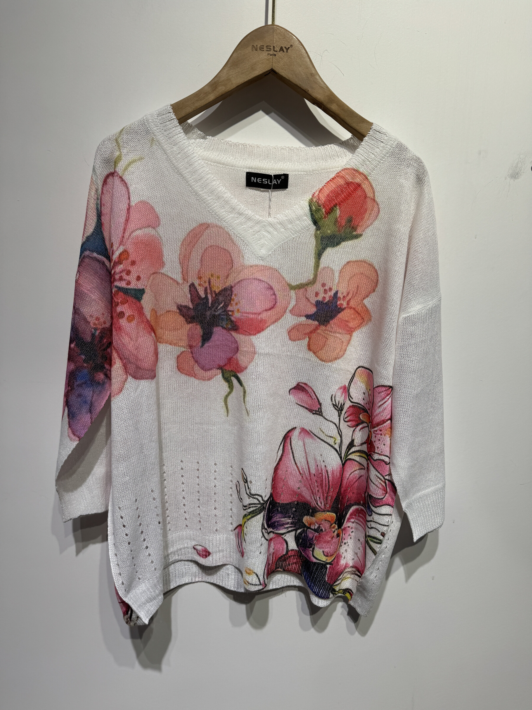 Grossiste Neslay - PULL maille légère imprimé à col v