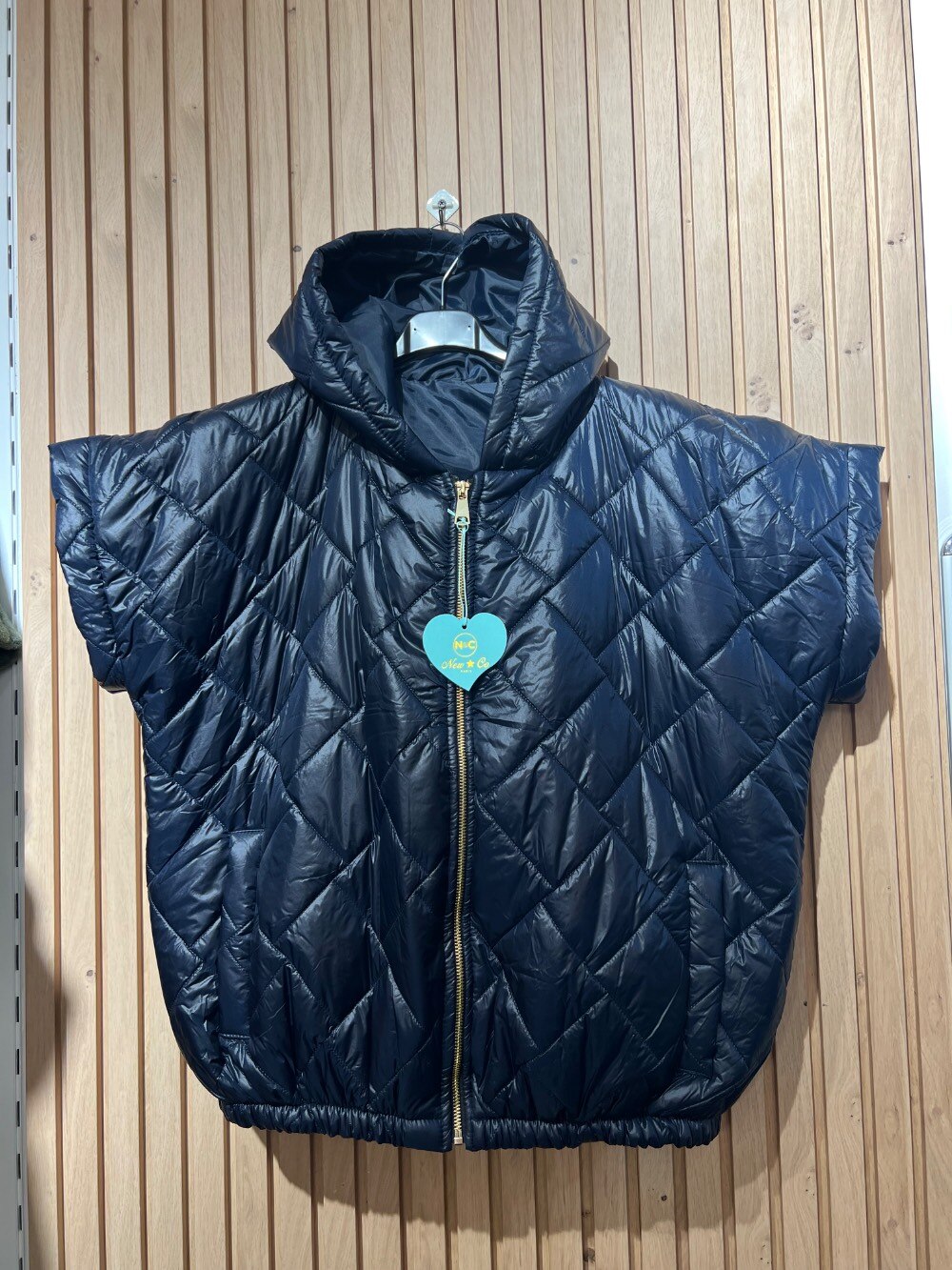 Wholesaler NEW & CO - sleeveless jacket with hood