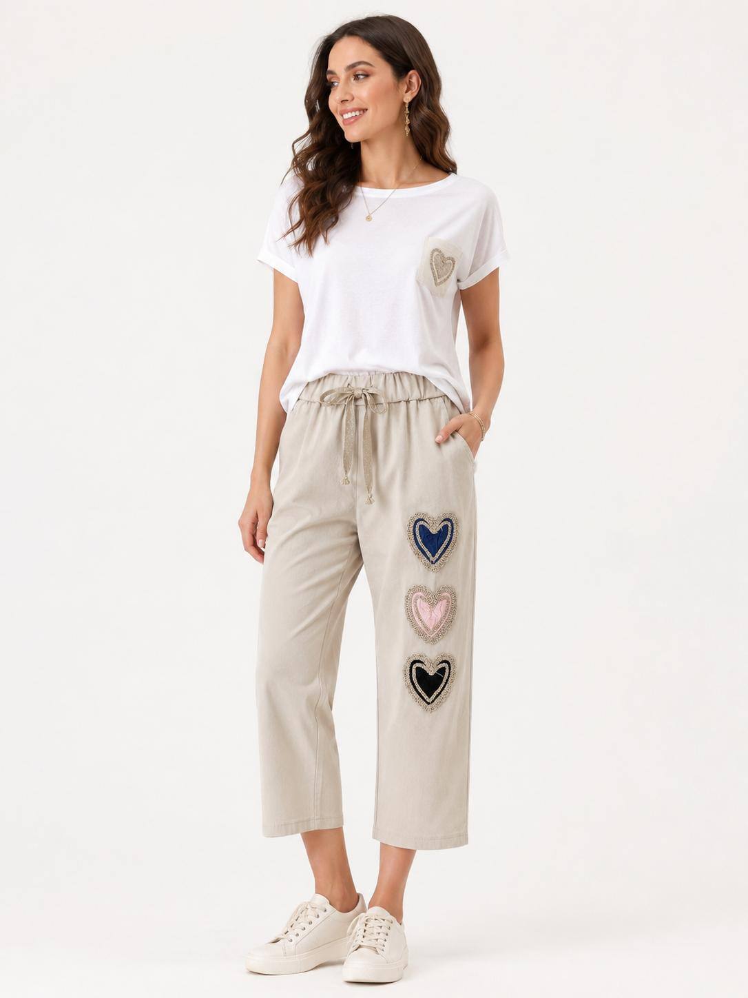 Grossista NEW & CO - Pantaloni cropped con cuori ricamati