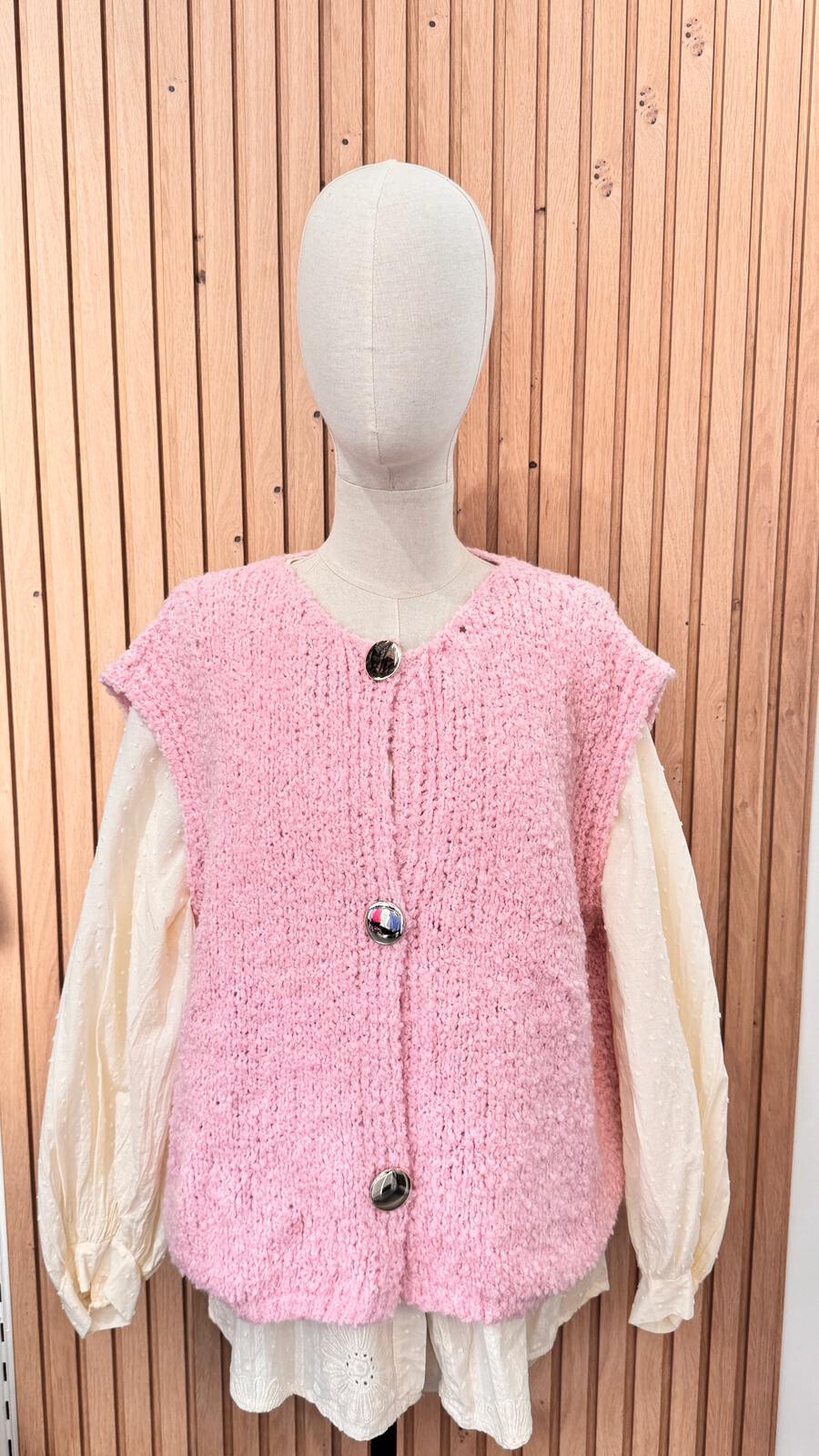 Grossiste NEW& CO - GILET SANS MANCHE AVEC LES BOUTONNES