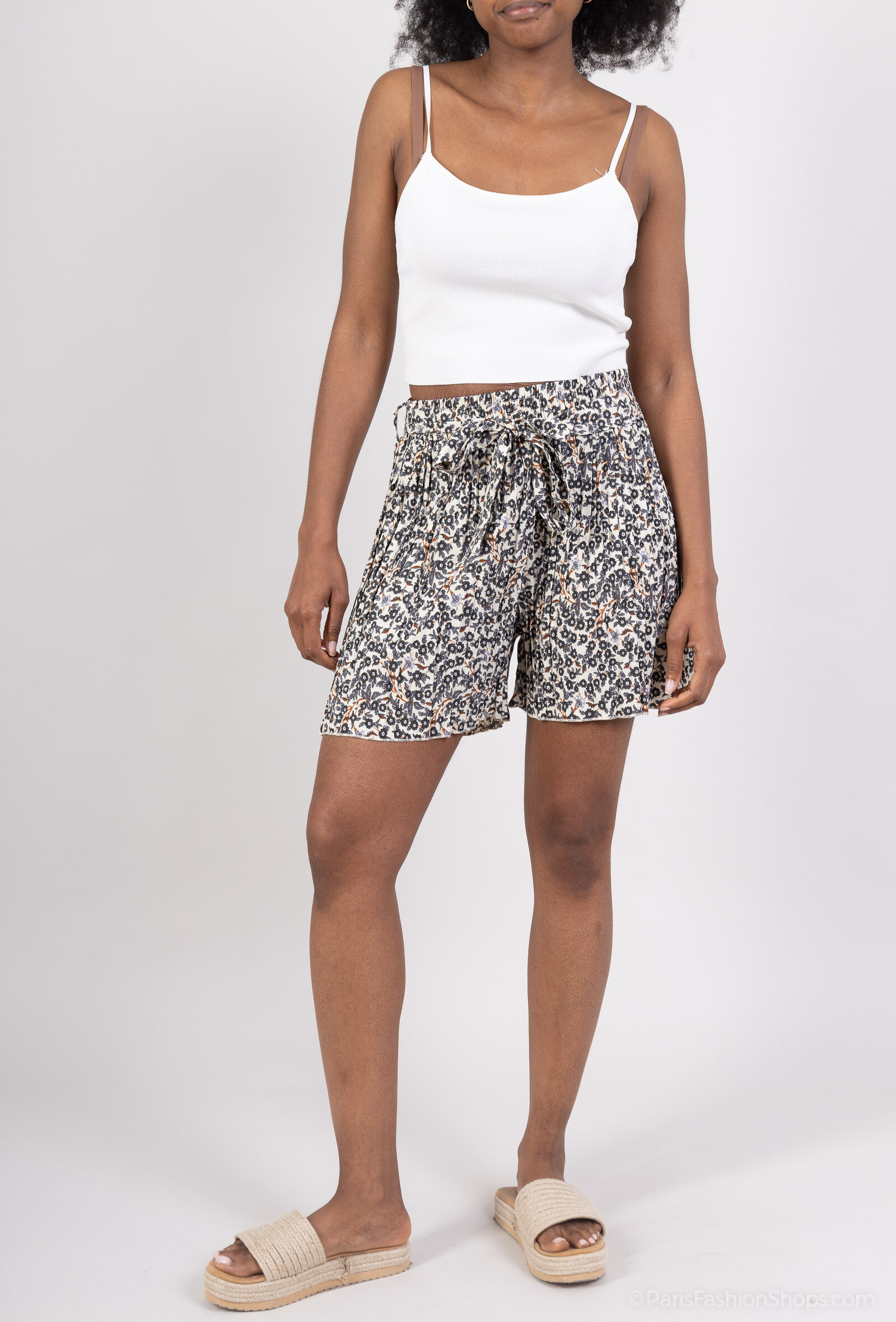 Grossiste New Lolo - sHORT TAILLE HAUTE AVEC DES MOTIF FLEURS SUR LE SHORT