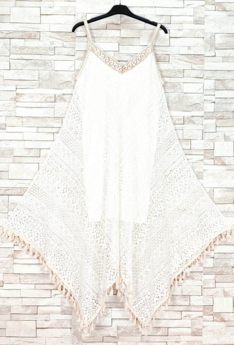 Grossiste New Sunshine - robe longue ample en dentelle avec col v et fines bretelles
