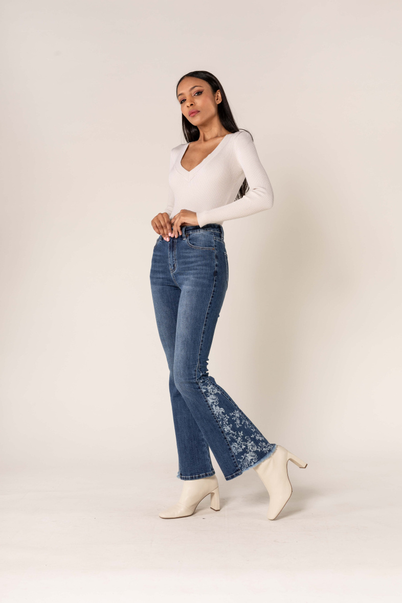 Grossista Nina Carter - Jeans bootcut con stampa floreale