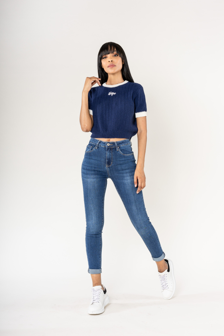 Grossista Nina Carter - Jeans con ricamo di margherite