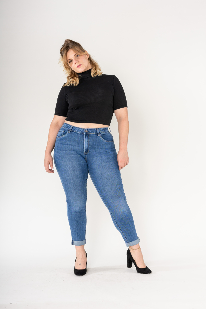 Wholesaler Nina Carter - Daisy embroidery jeans