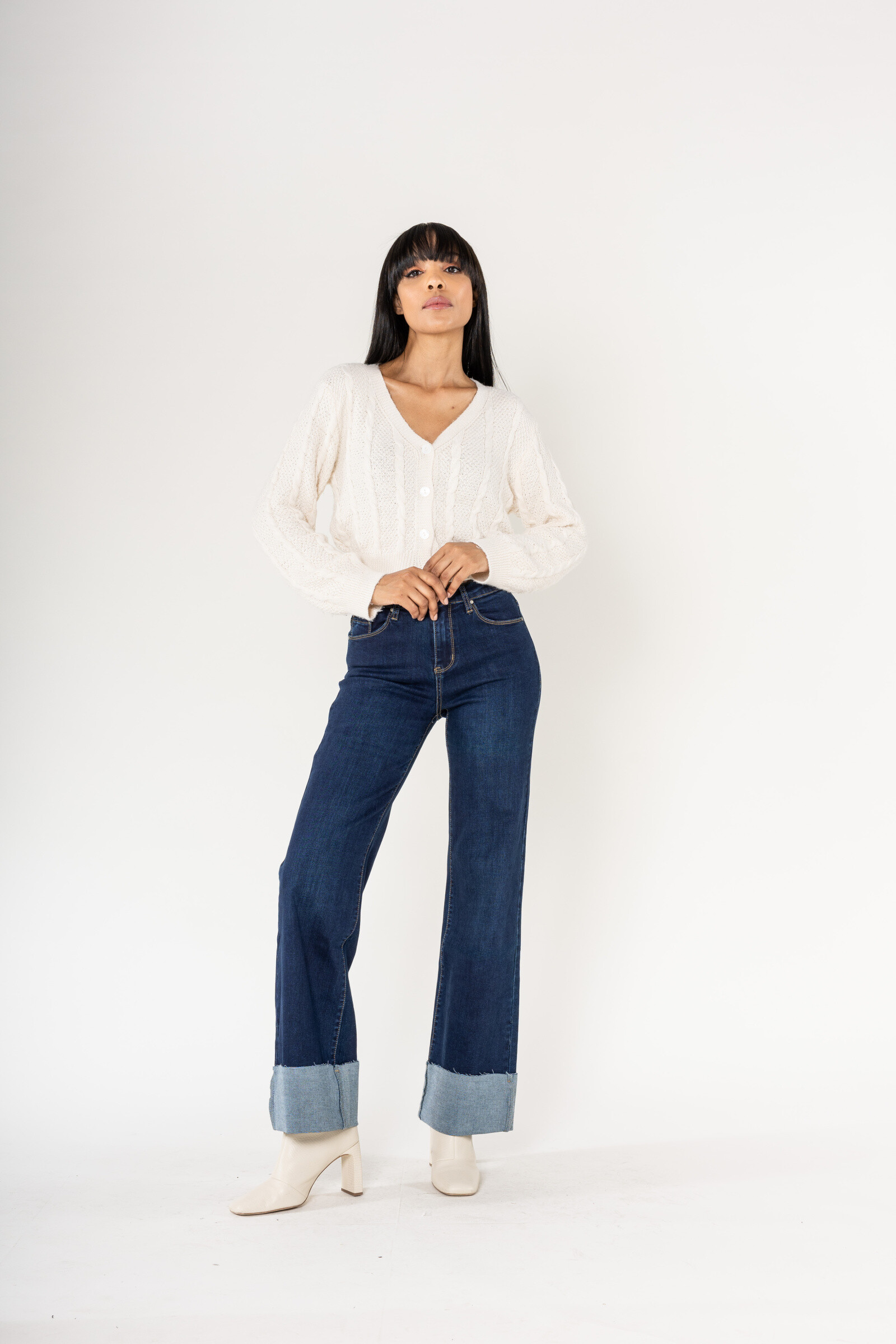 Grossista Nina Carter - Jeans a zampa con polsini larghi
