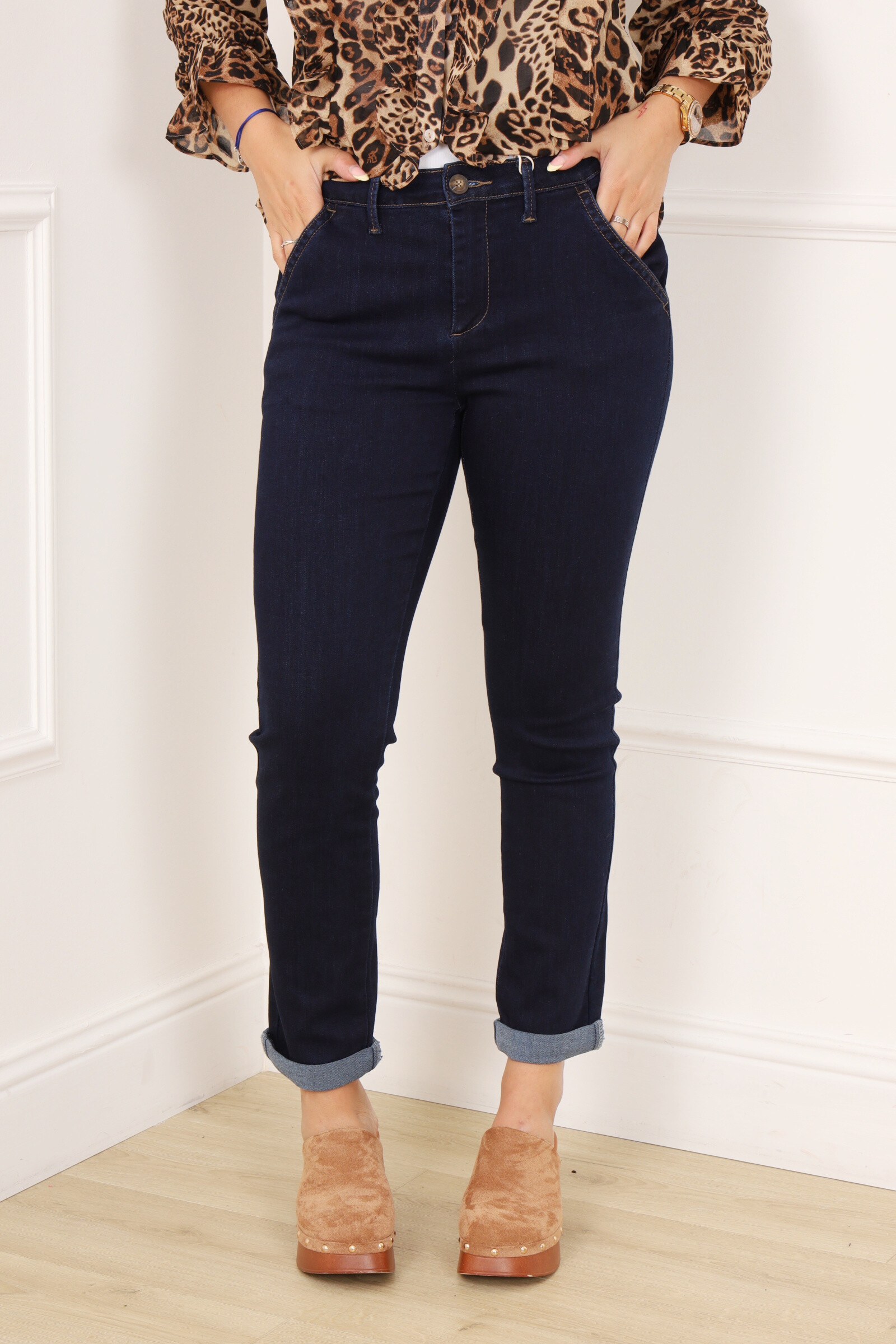 Wholesaler NIV - Chino MAUDE