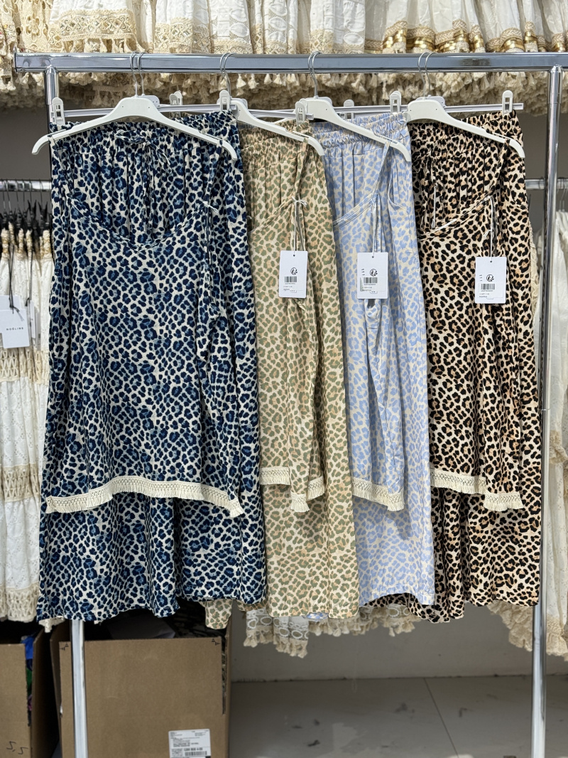 Grossiste Noéline - Ensemble de pantalon et top en léopard