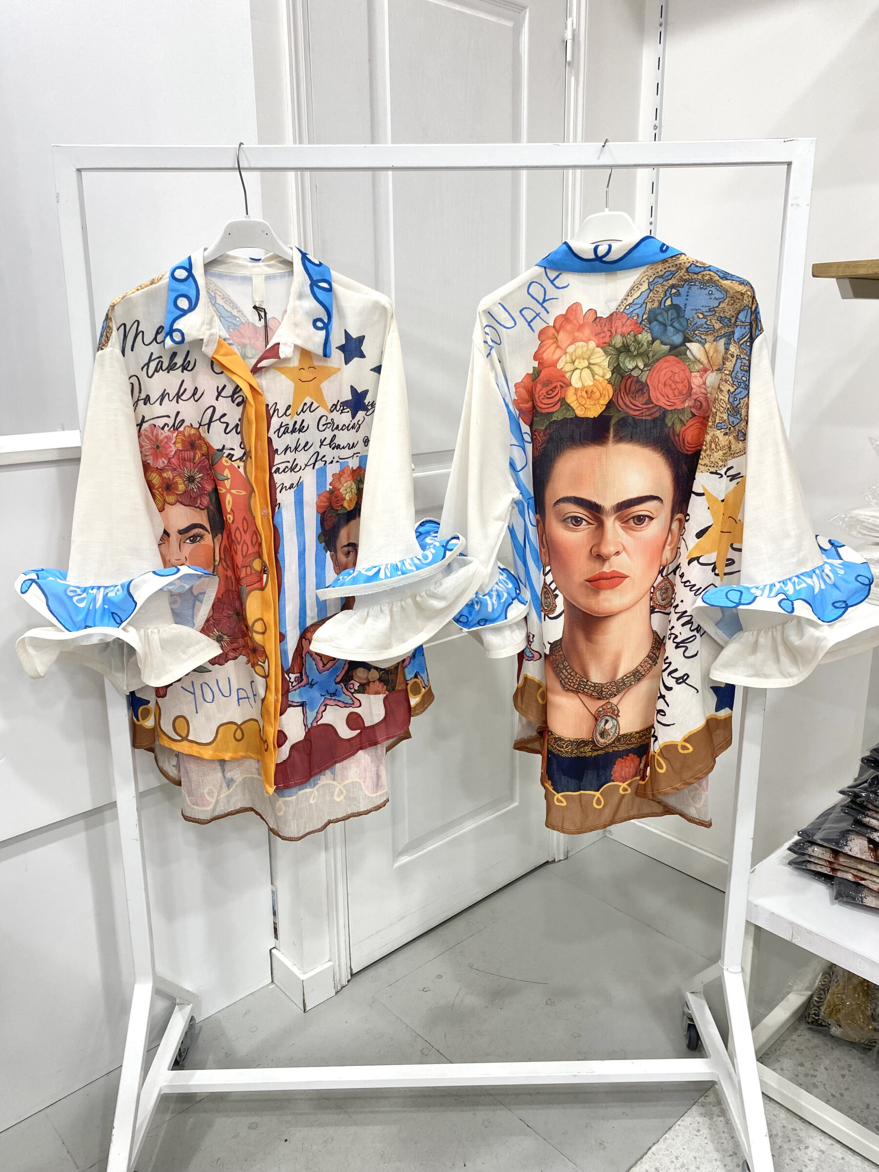 Grossista NOS - Camicia a maniche gonfie stampata