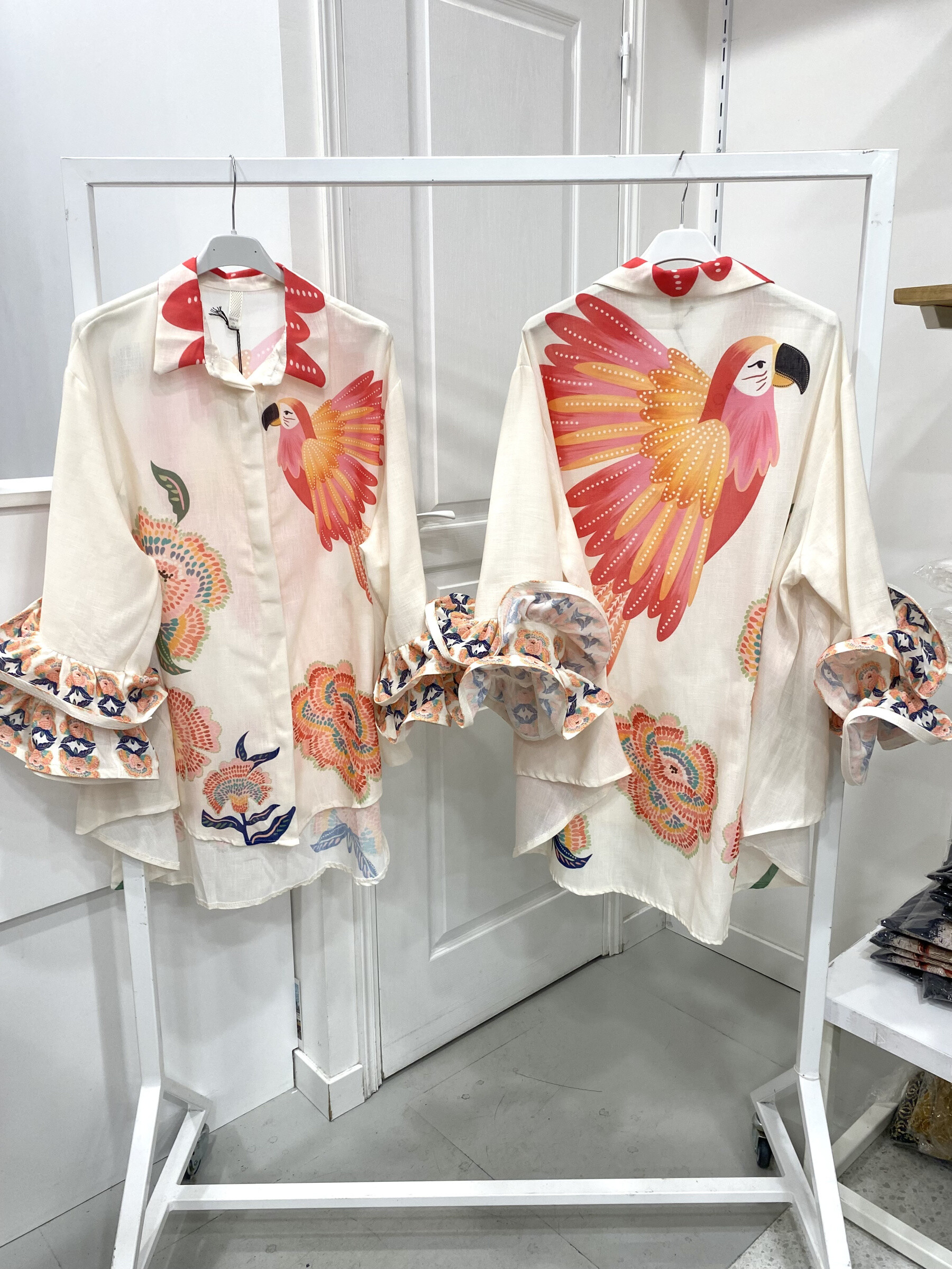Grossista NOS - Camicia a maniche gonfie stampata