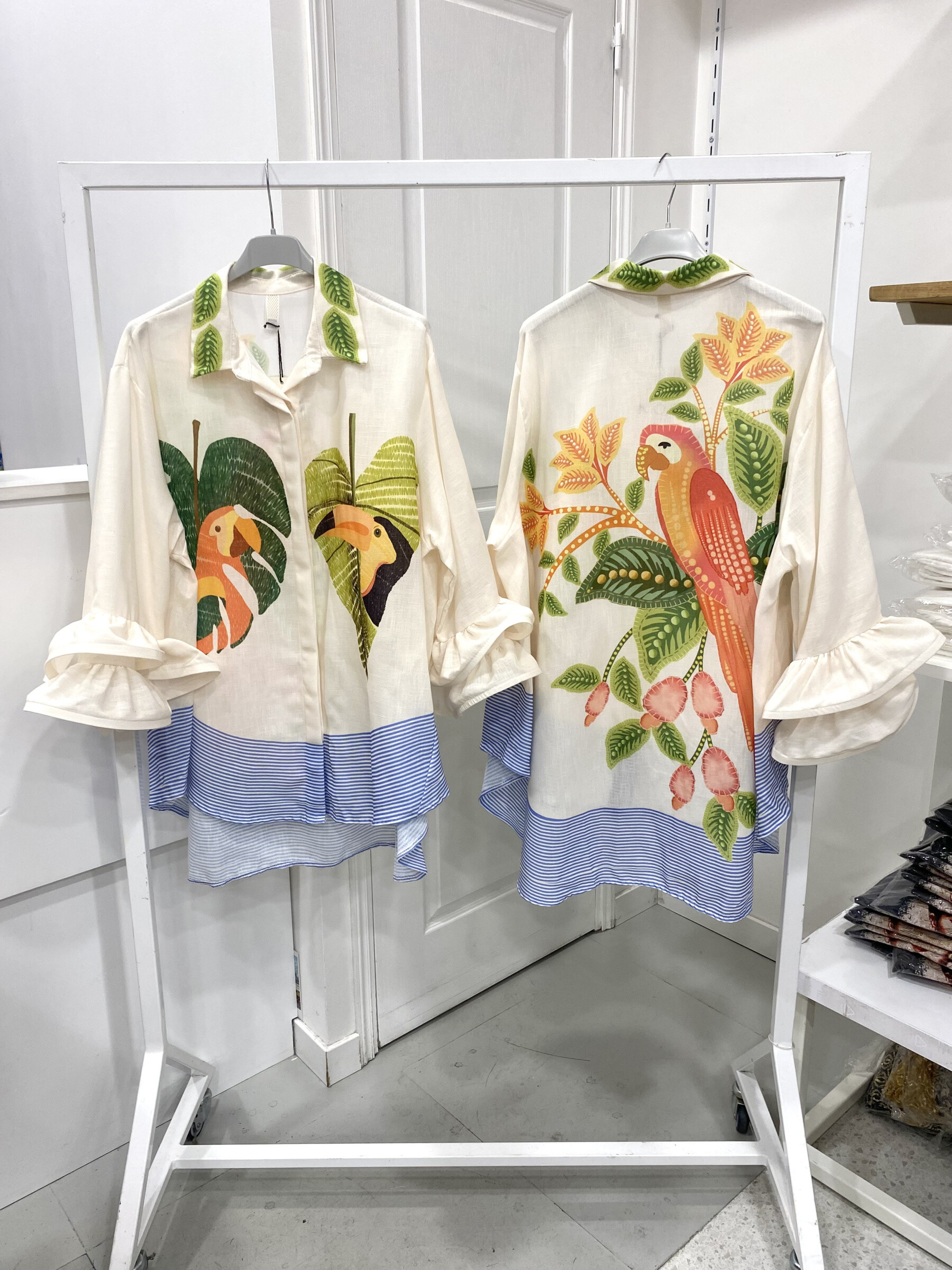 Grossista NOS - Camicia a maniche gonfie stampata
