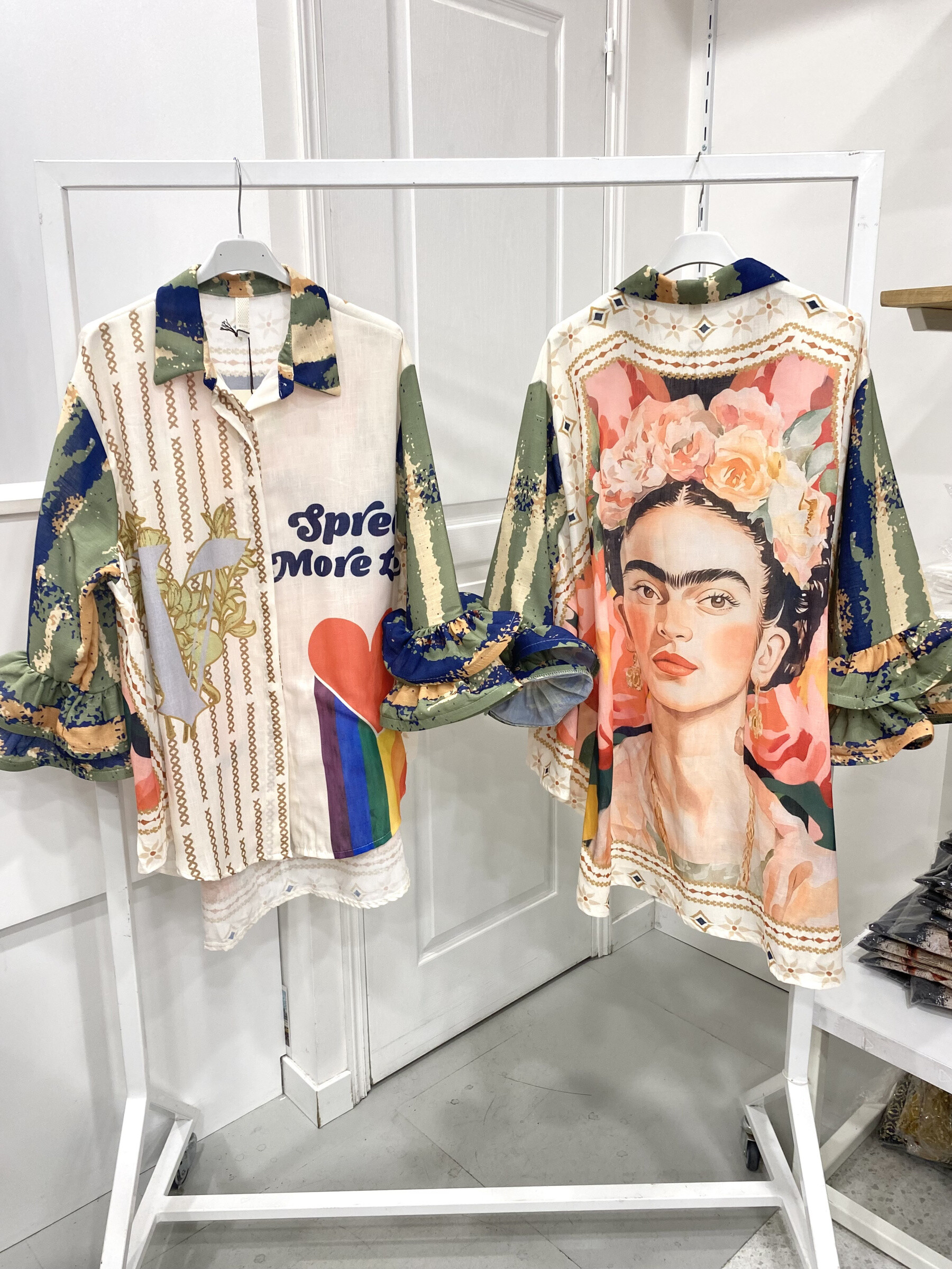 Grossista NOS - Camicia a maniche gonfie stampata
