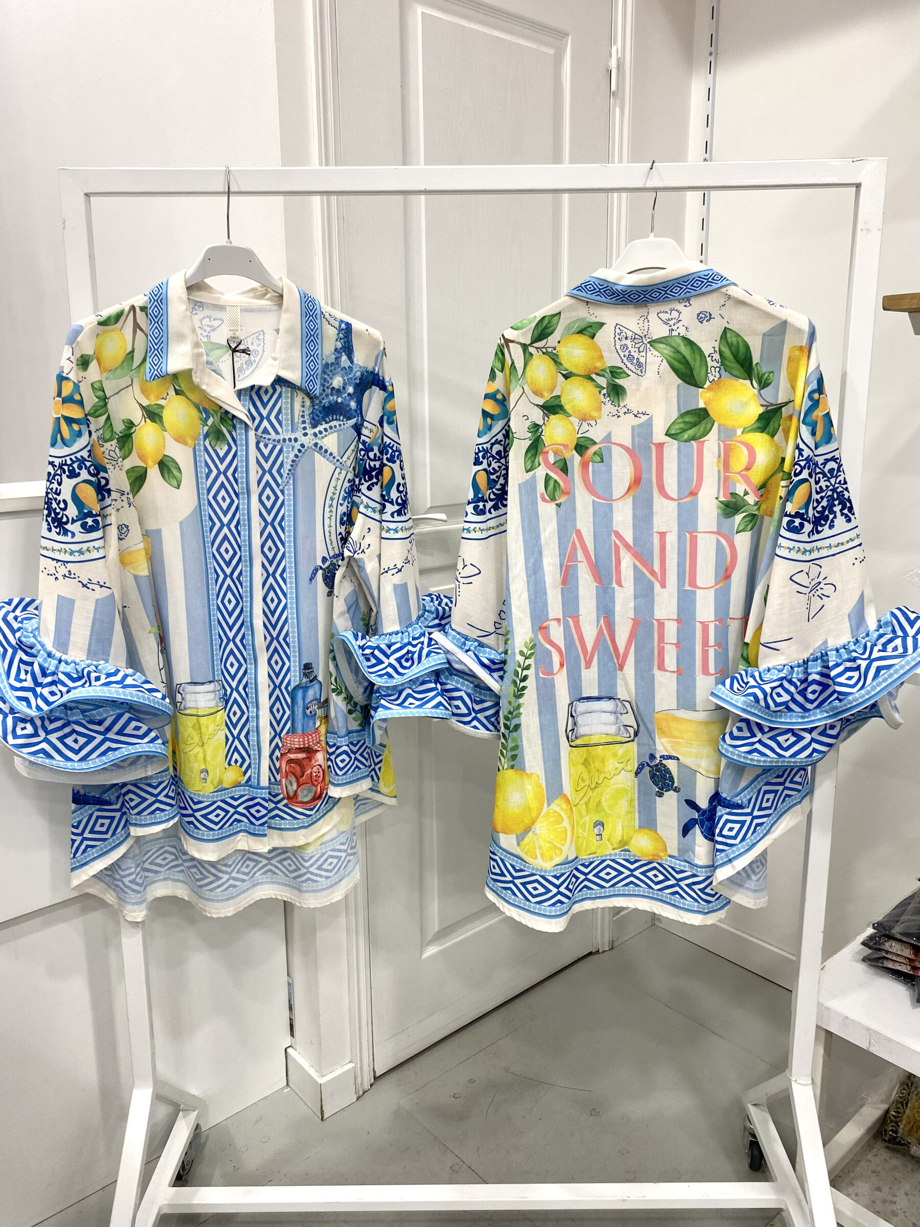 Grossista NOS - Camicia a maniche gonfie stampata