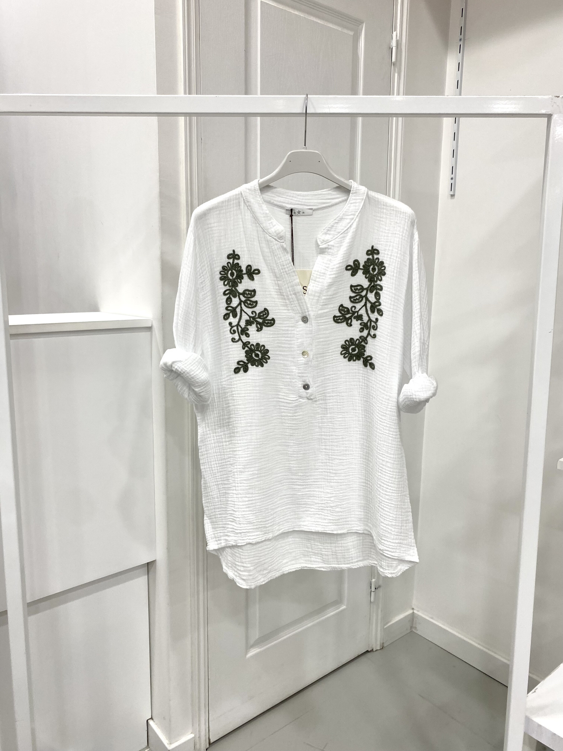 Wholesaler NOS - Embroidered cotton gas shirt